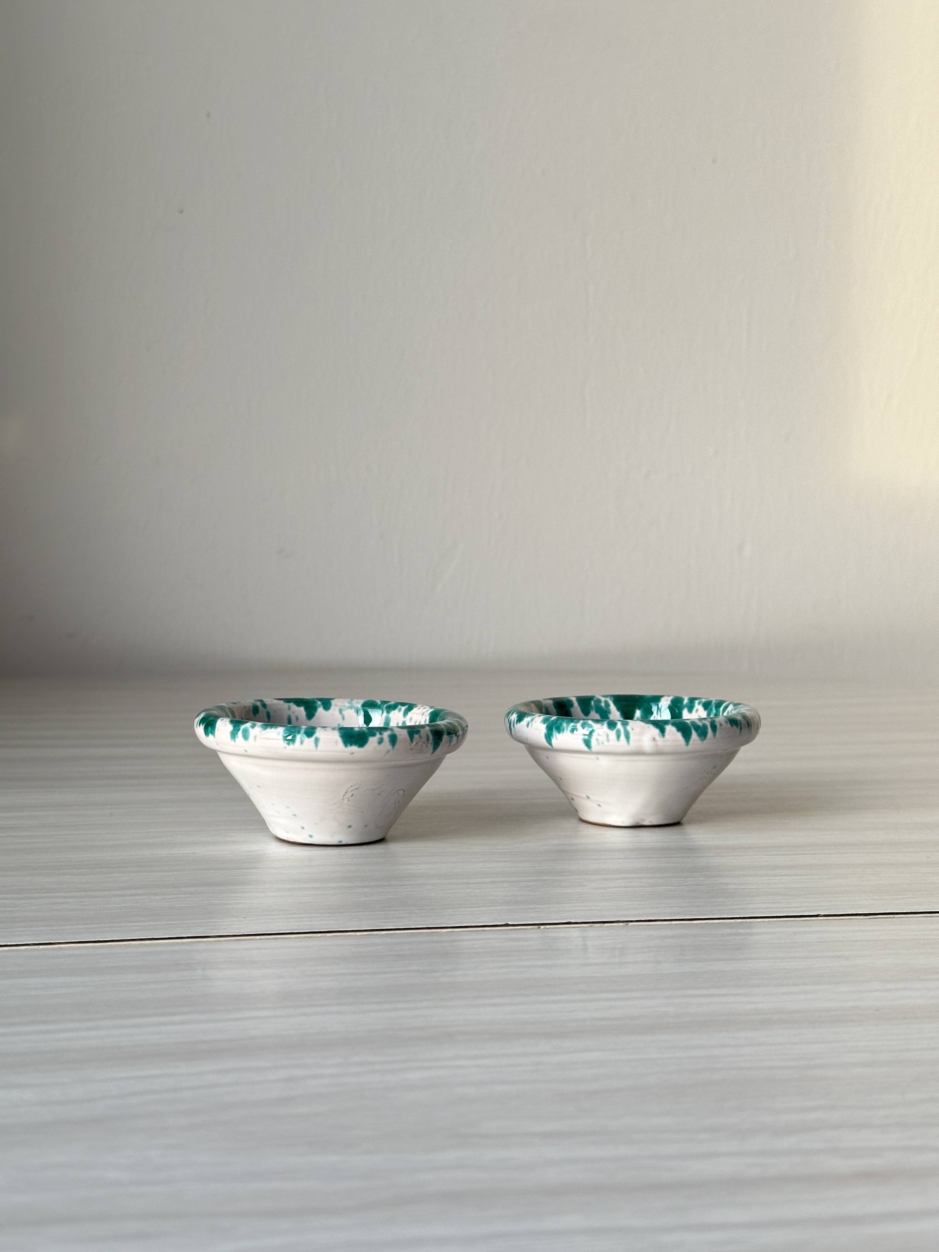 Ceramic salt and pepper shakers, green and white