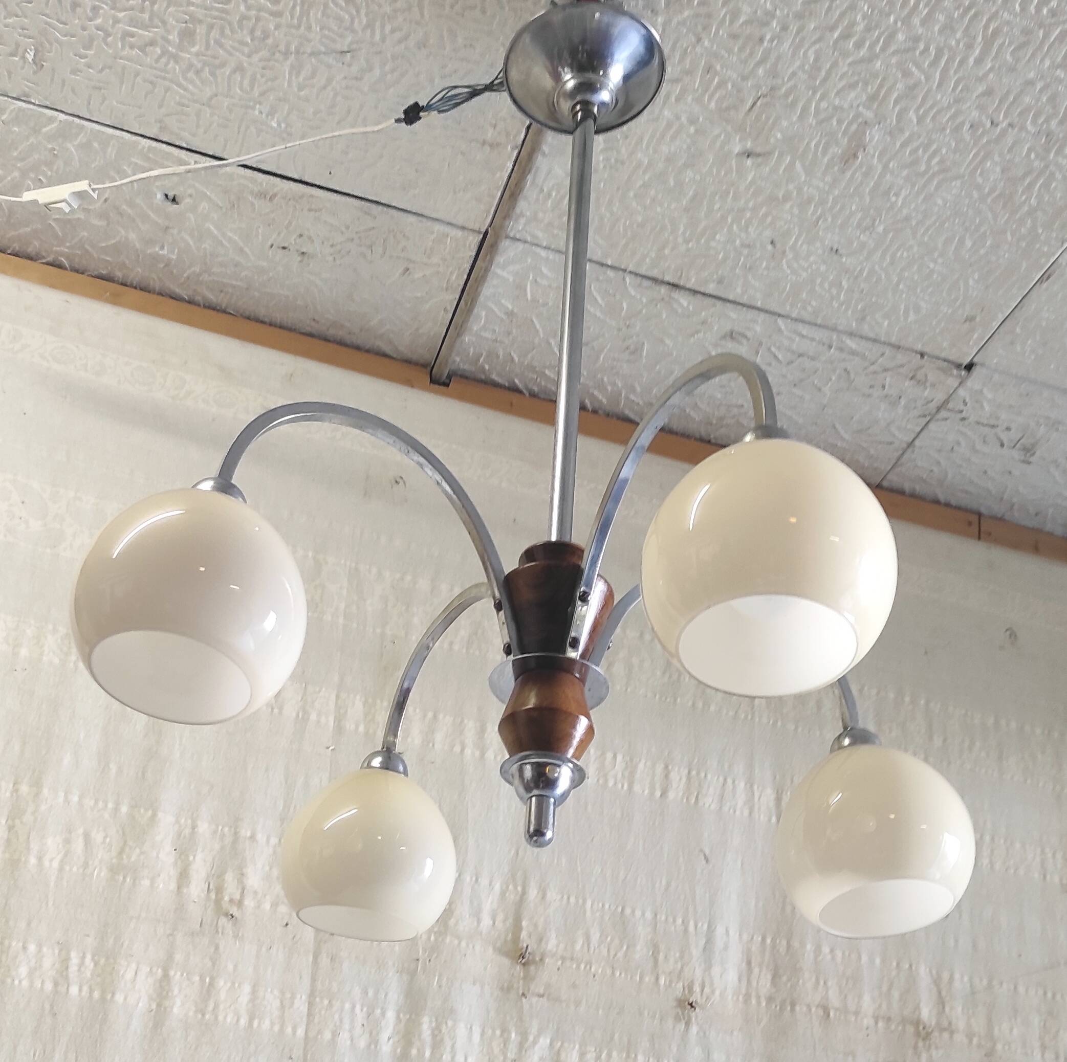 Art Deco chandelier with 4 lights in chrome metal and opaline globe - 1940s/50s