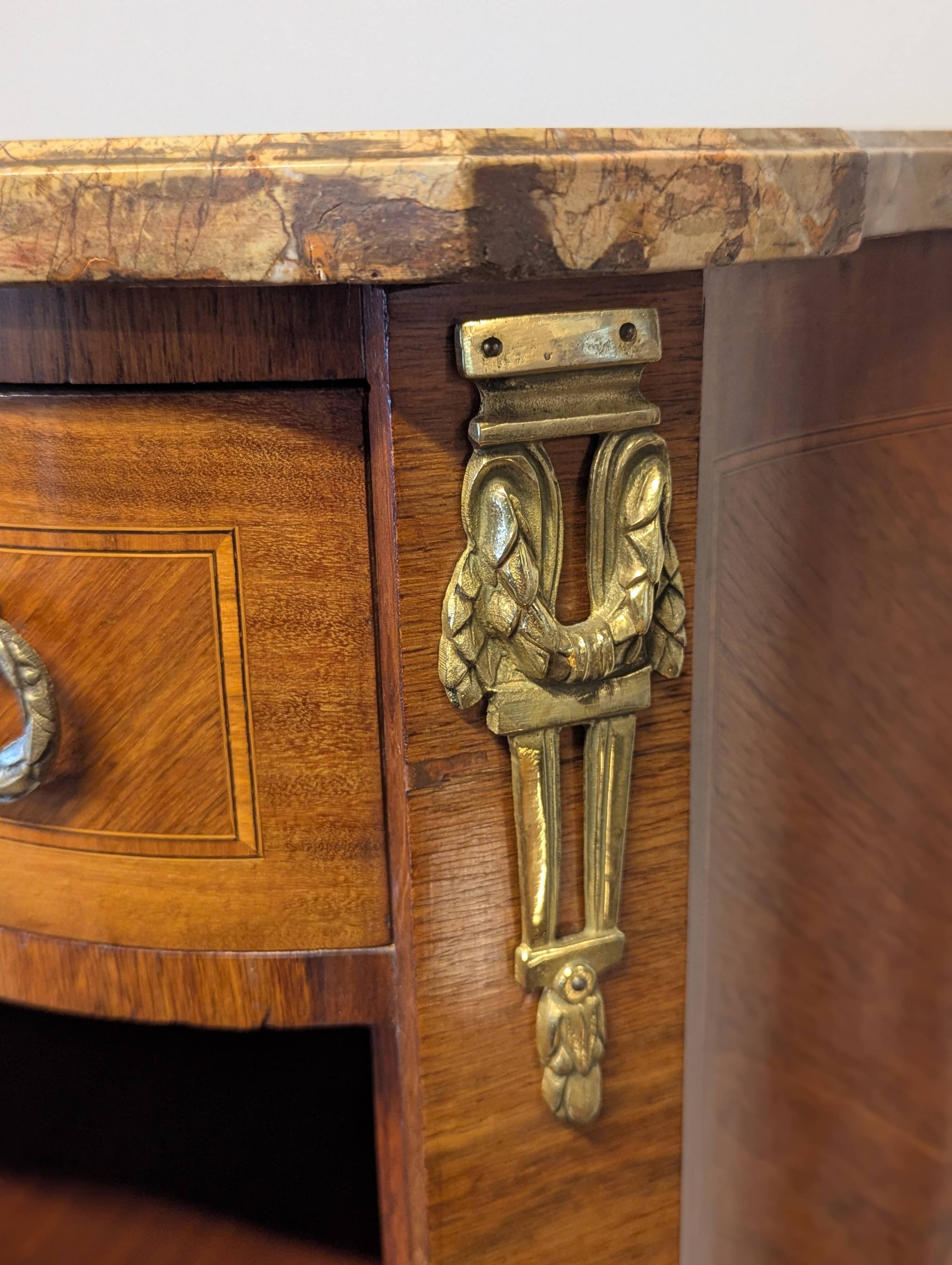 Secretaire style Louis XV en marqueterie