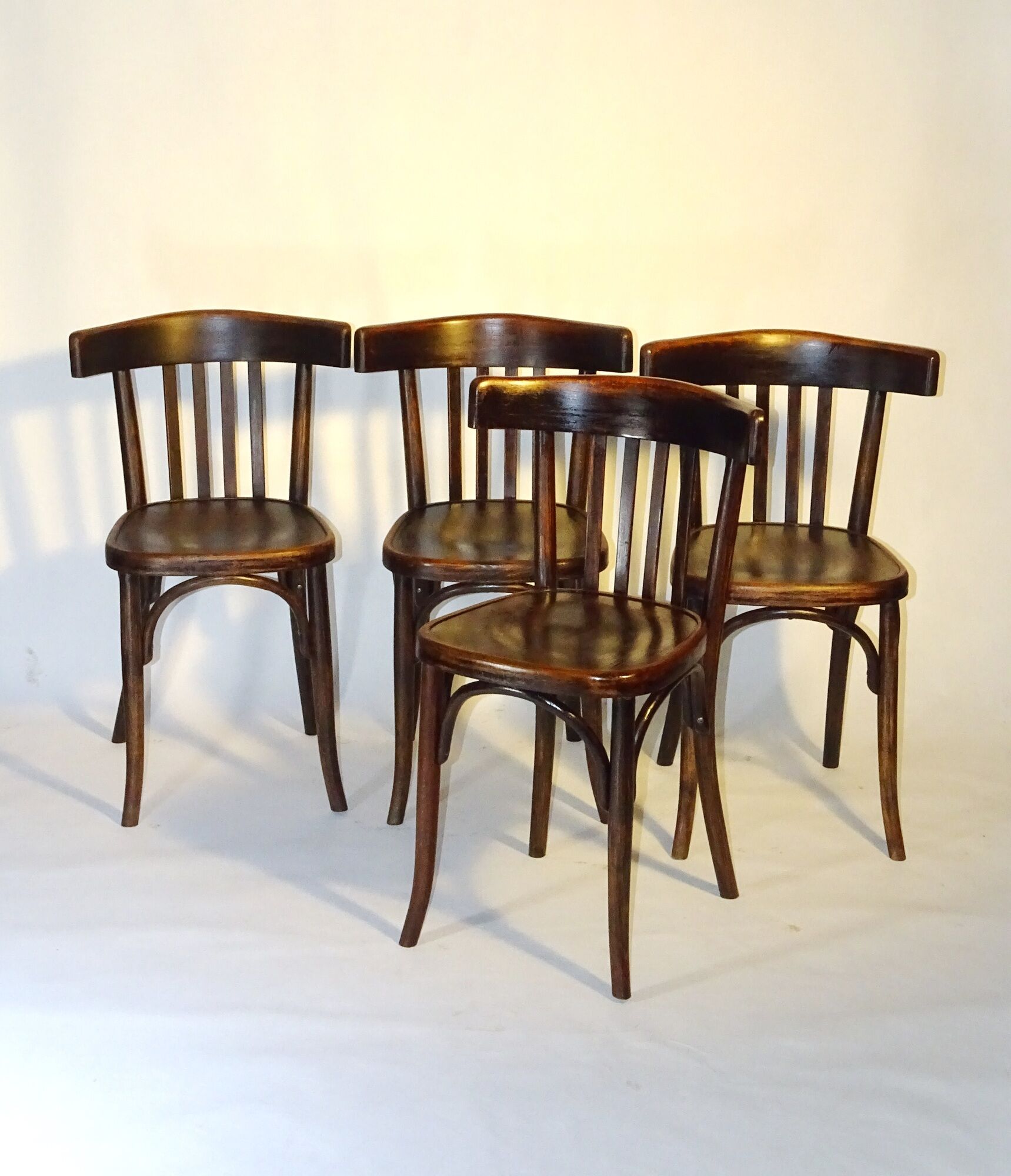 Suite de 4 chaises bistrot de Fischel 1930 bois-courbé