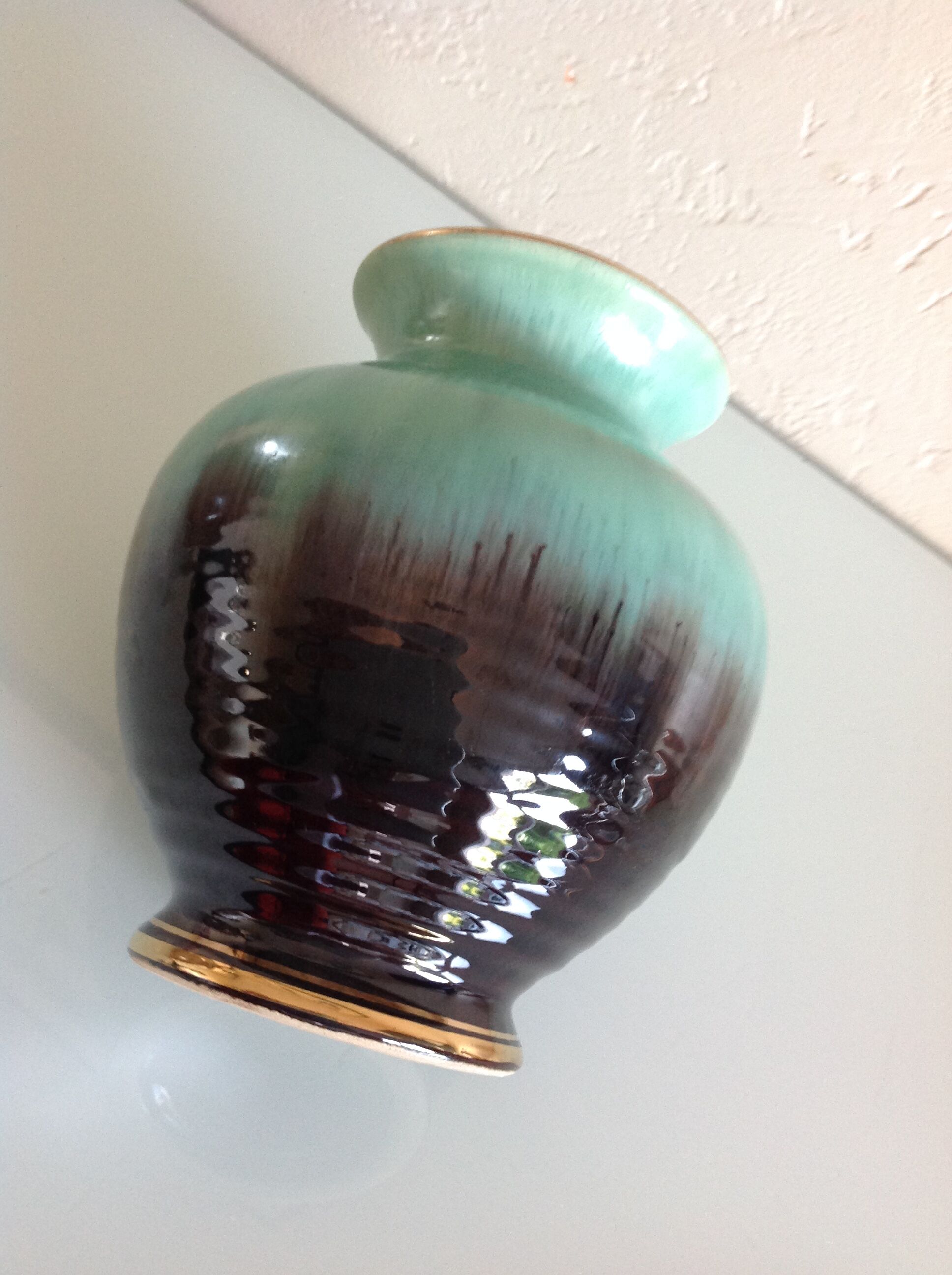 Green and black cermal ball vase 60
