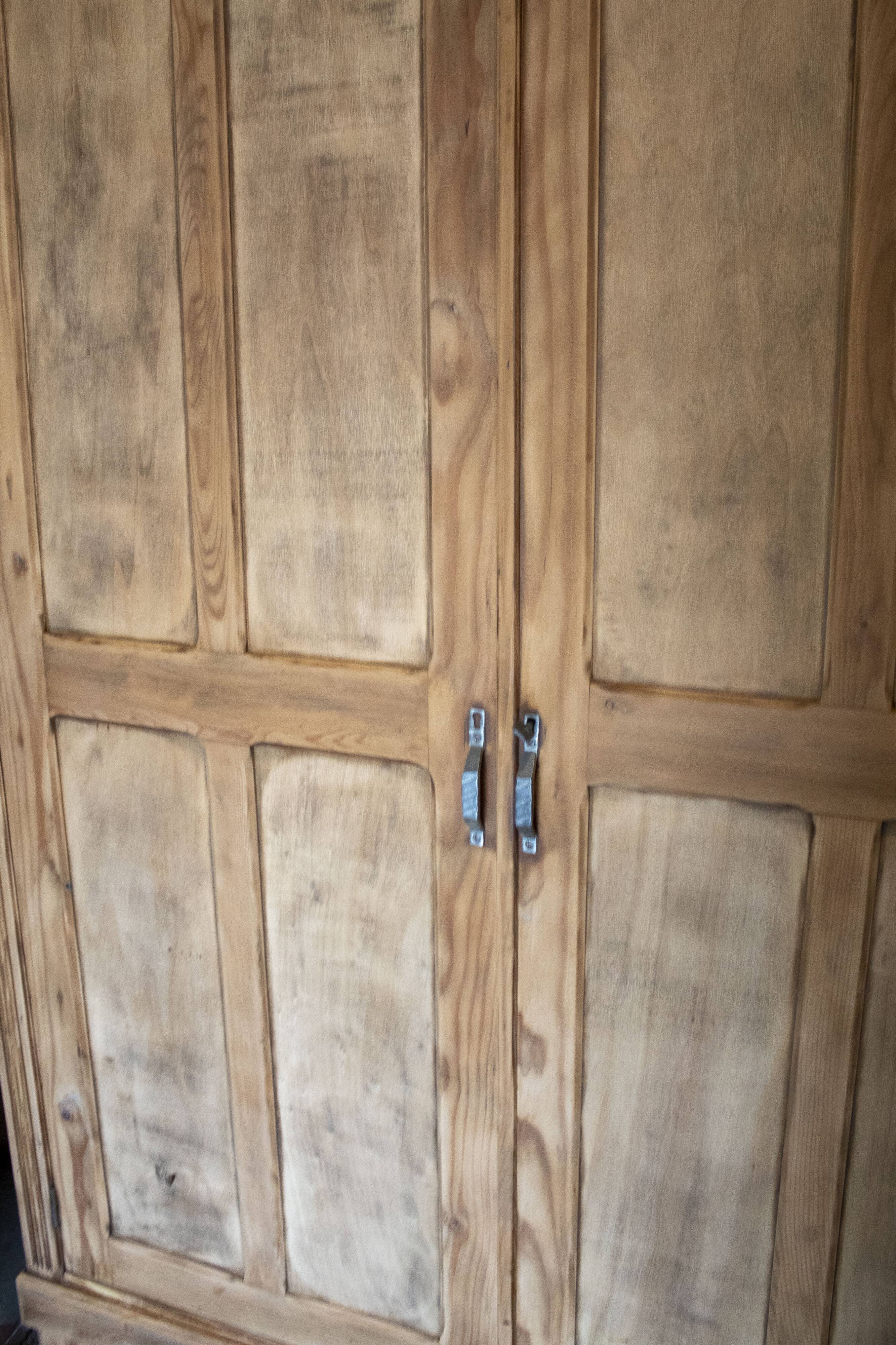 Large Parisian wardrobe in solid wood (renovated)