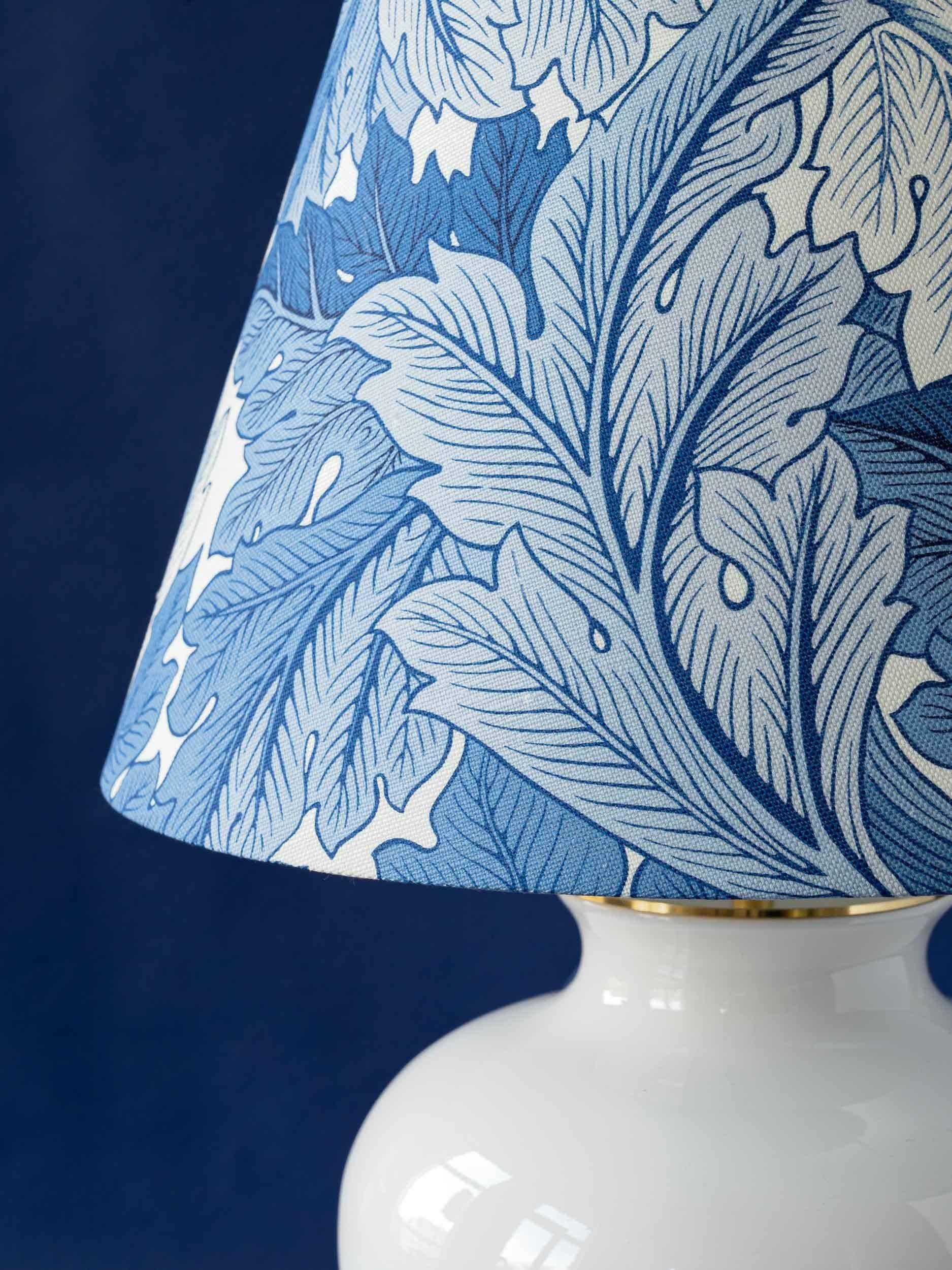 Blue and white ceramic table lamp, William Morris Acanthus shade, Dutch vintage.