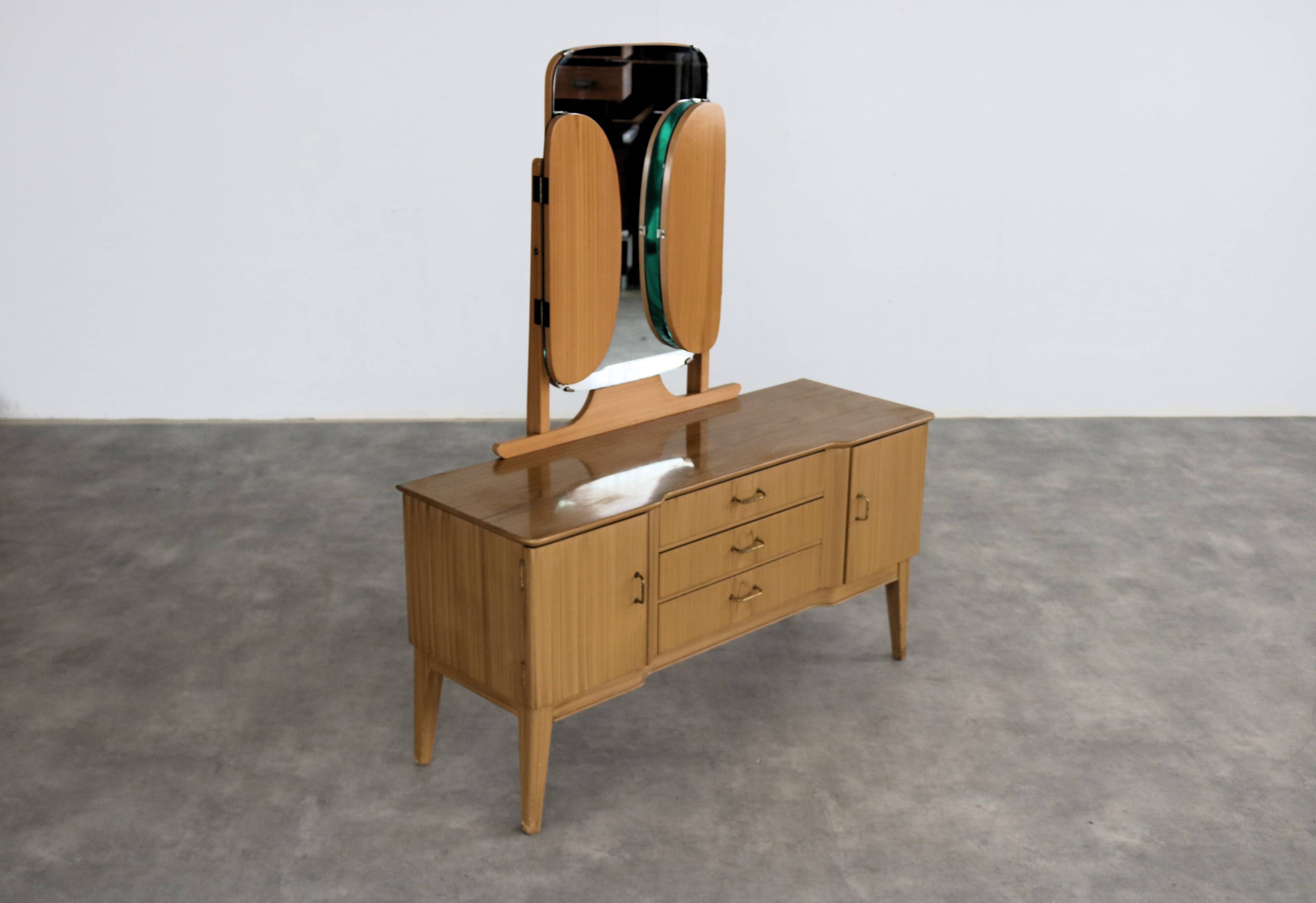 Coiffeuse en bois, laiton et verre, Suède années 1960
