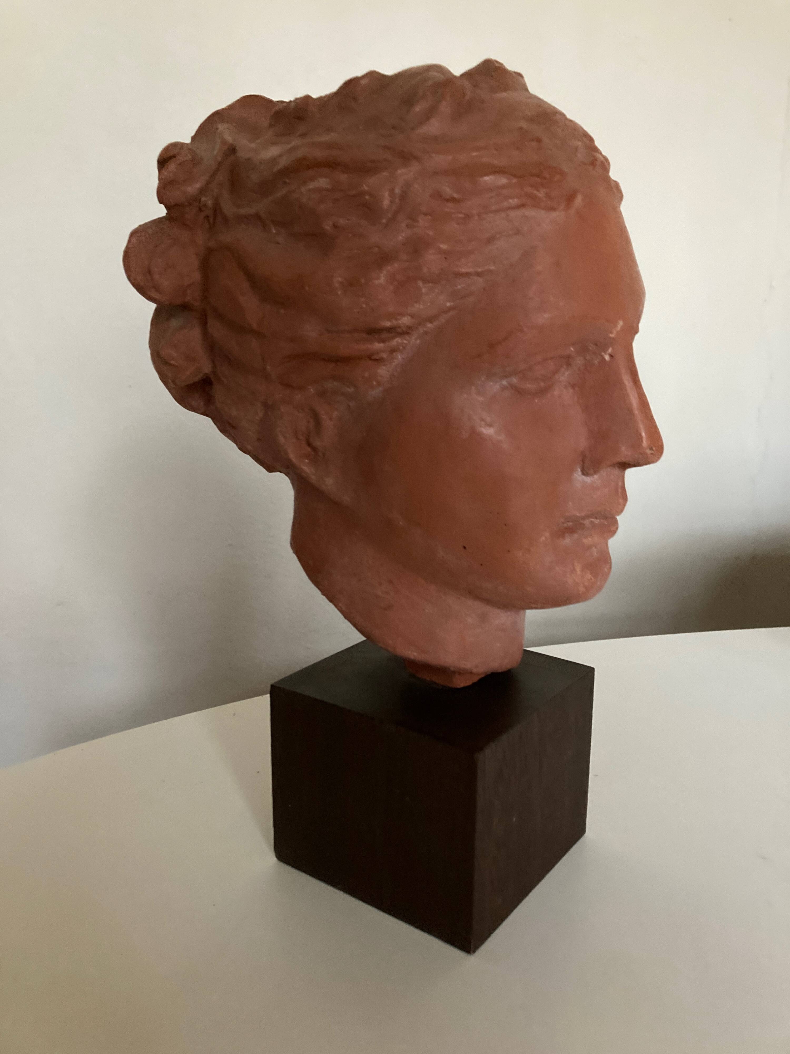 Tête d'Hygie épreuve d'atelier en terre cuite 1960