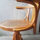 Fauteuil Thonet pivotant en bois