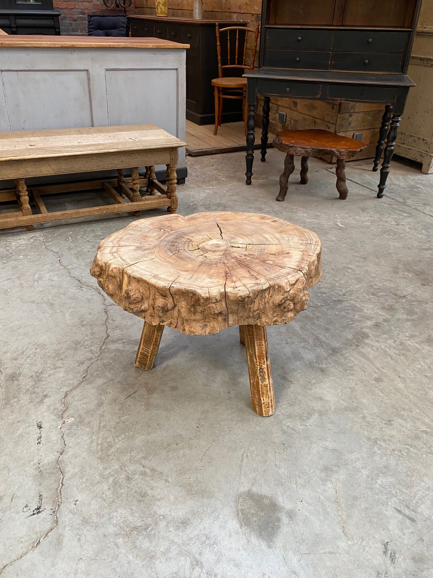 Set de 3 tables basses brutalistes