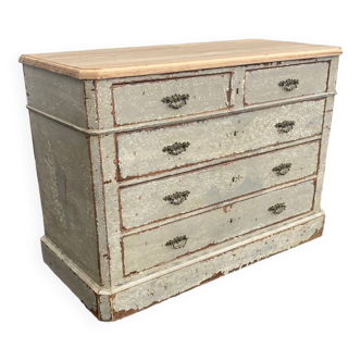 Old chest of drawers