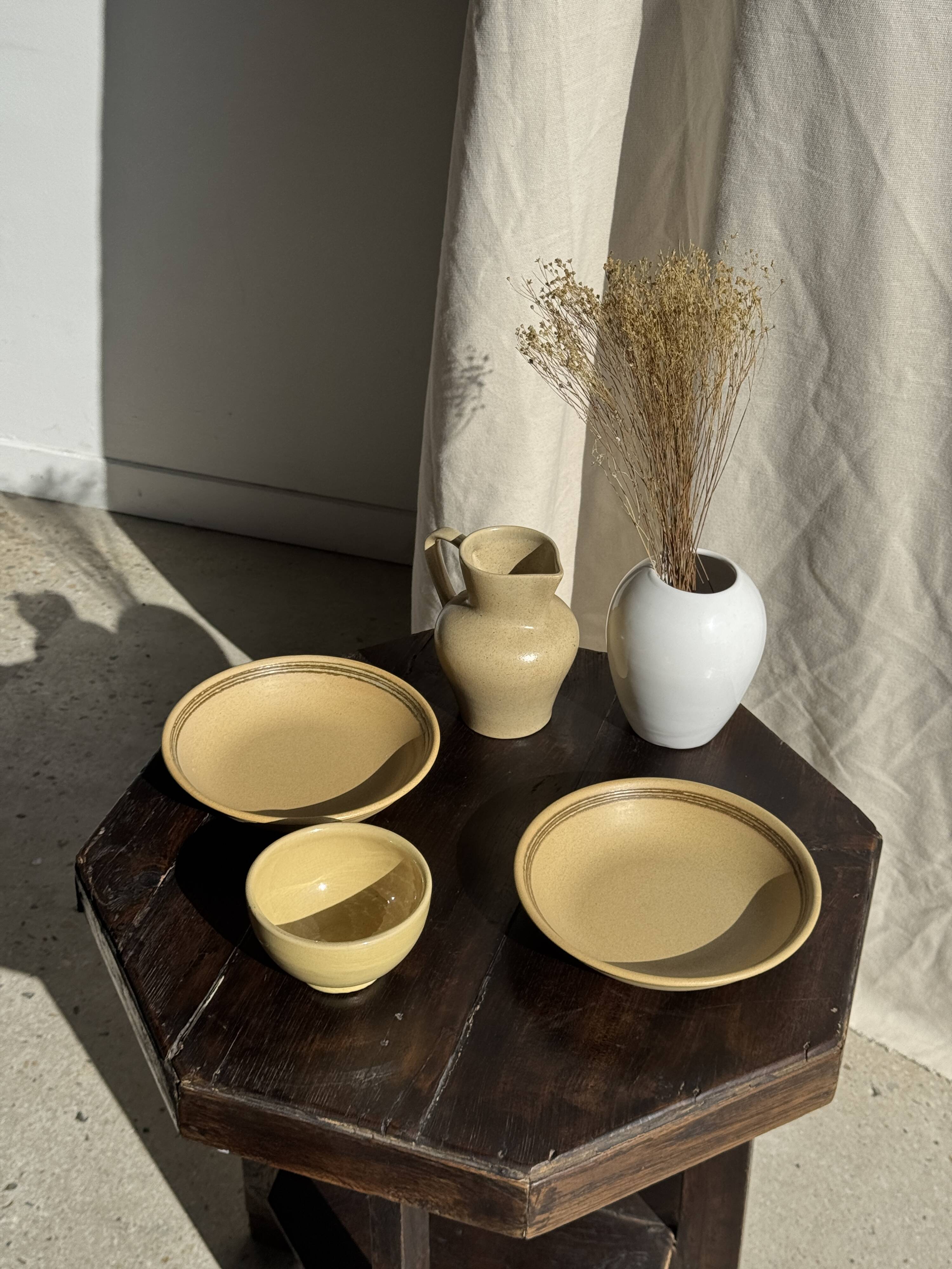 Lot de 2 assiettes creuses en grès liseré brun et marron D21,5