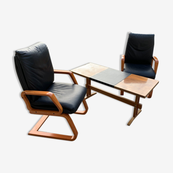 2 fauteuims et table du milieu du siècle, années 1960