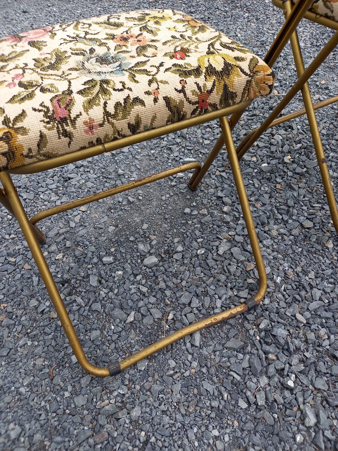 2 folding chairs lausanne vintage tapestry