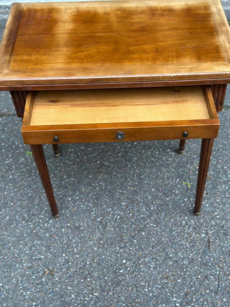 Extendable game table in solid wood Louis XVI and blue velvet.