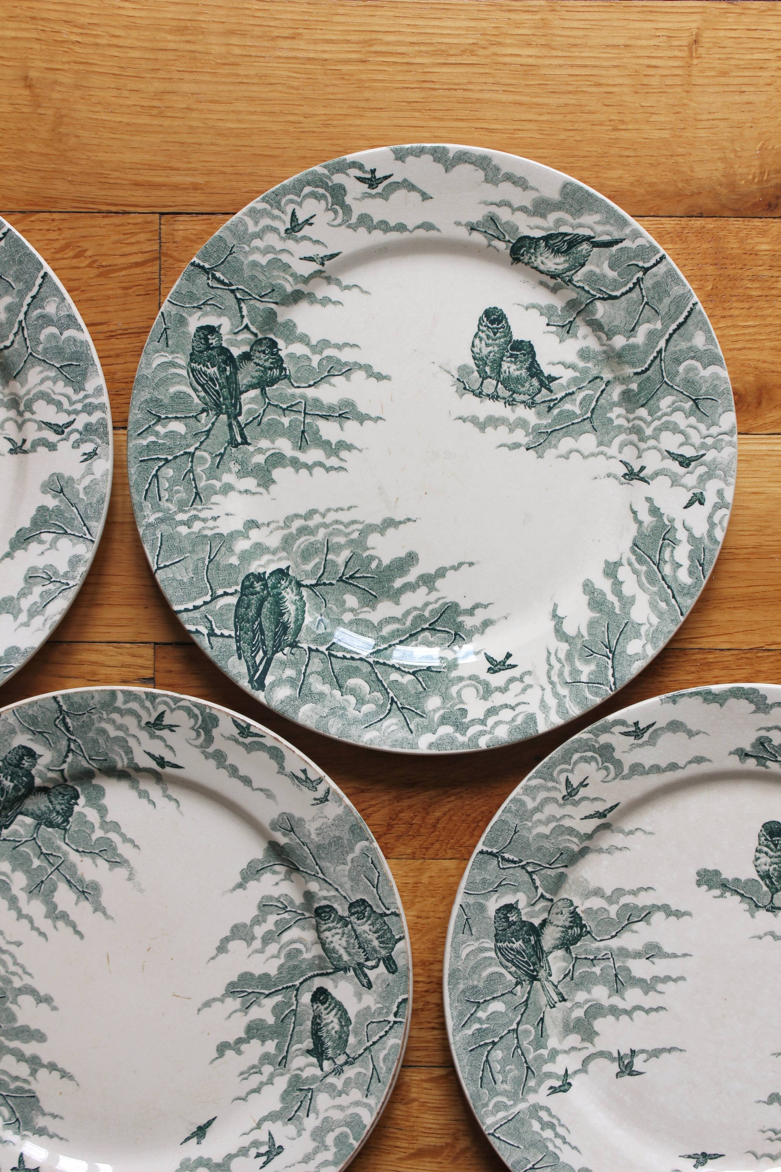4 assiettes à dessert en terre de fer modèle "Neige" U&C Sarreguemines fin XIXe début XXe siècle