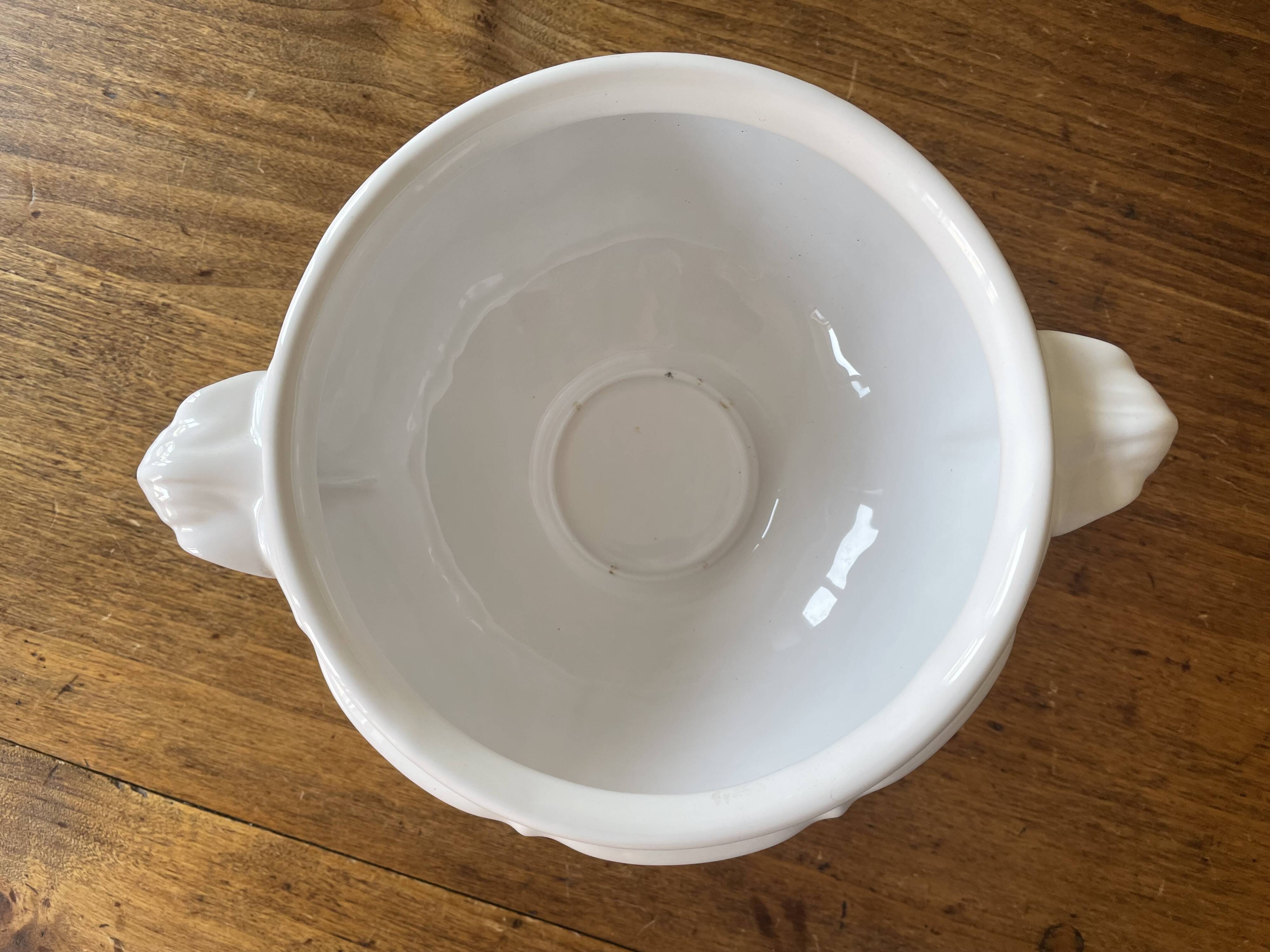 Moustier tureen