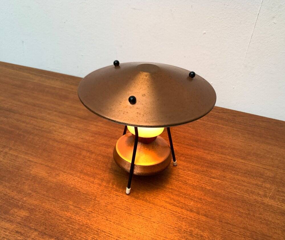 Small tripod table lamp in copper, 1950s.