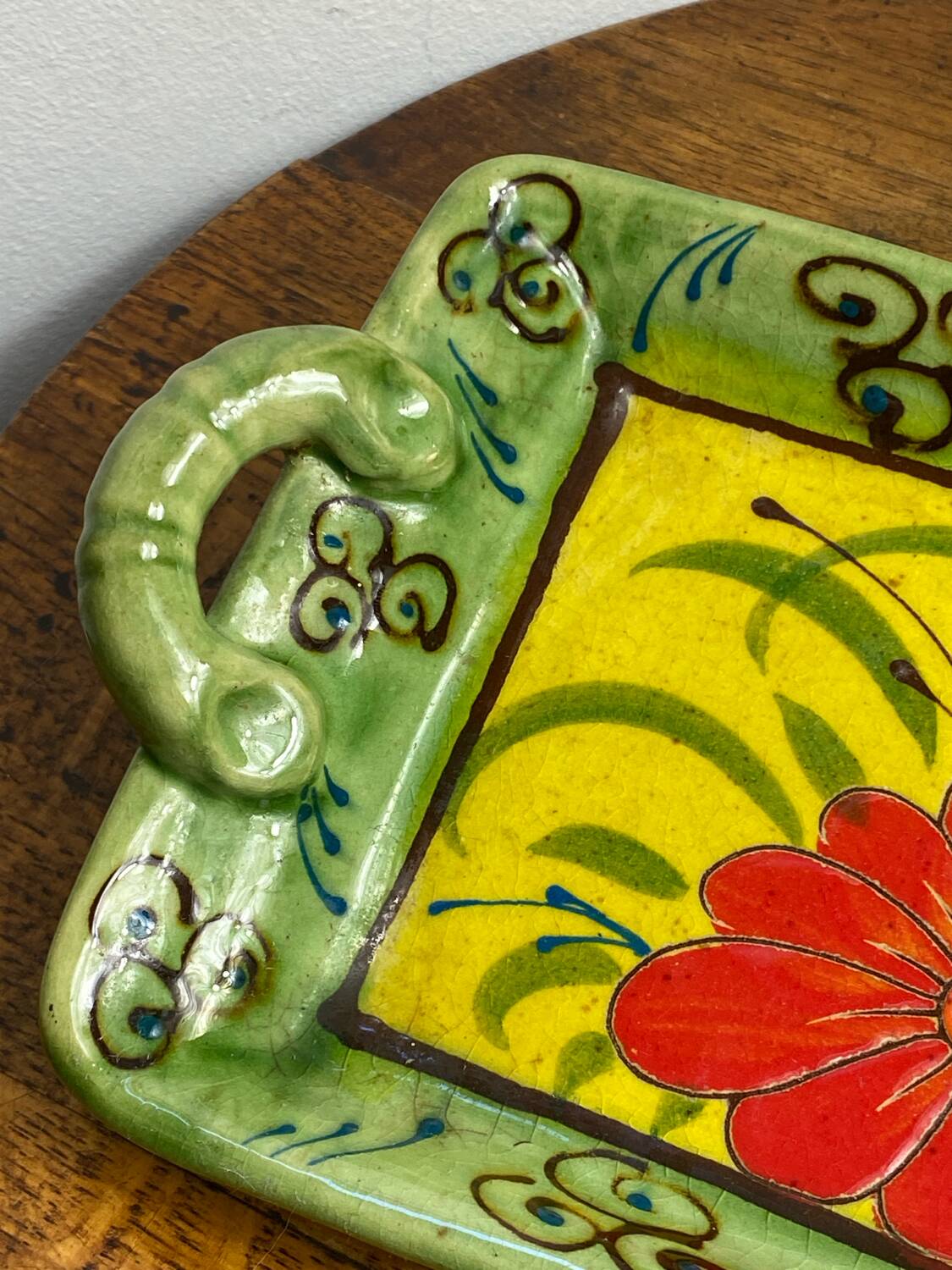 Plat fleuri en céramique