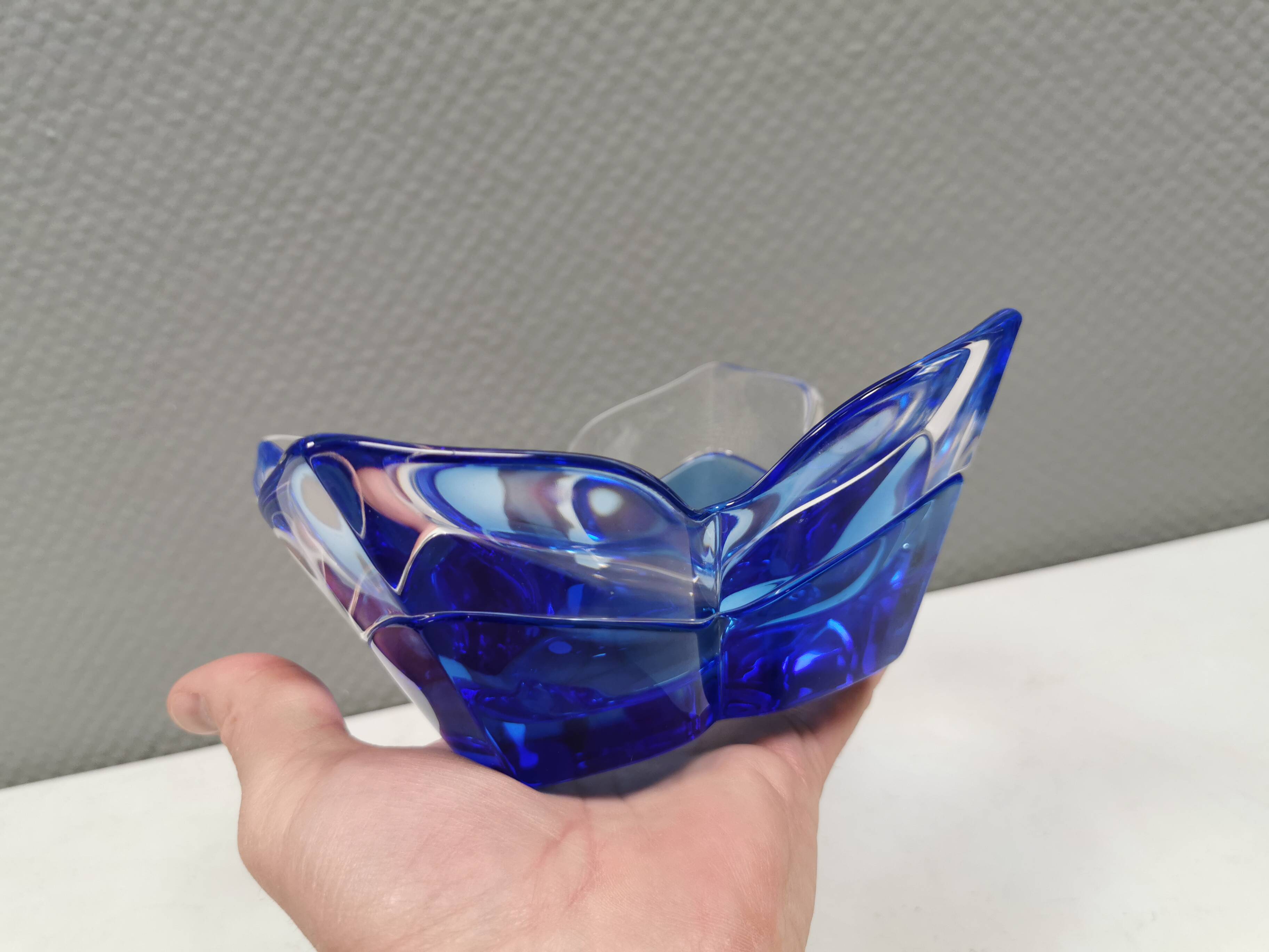 Lotus Glass bowl in mouth-blown glass from Swedish Orrefors 1988.