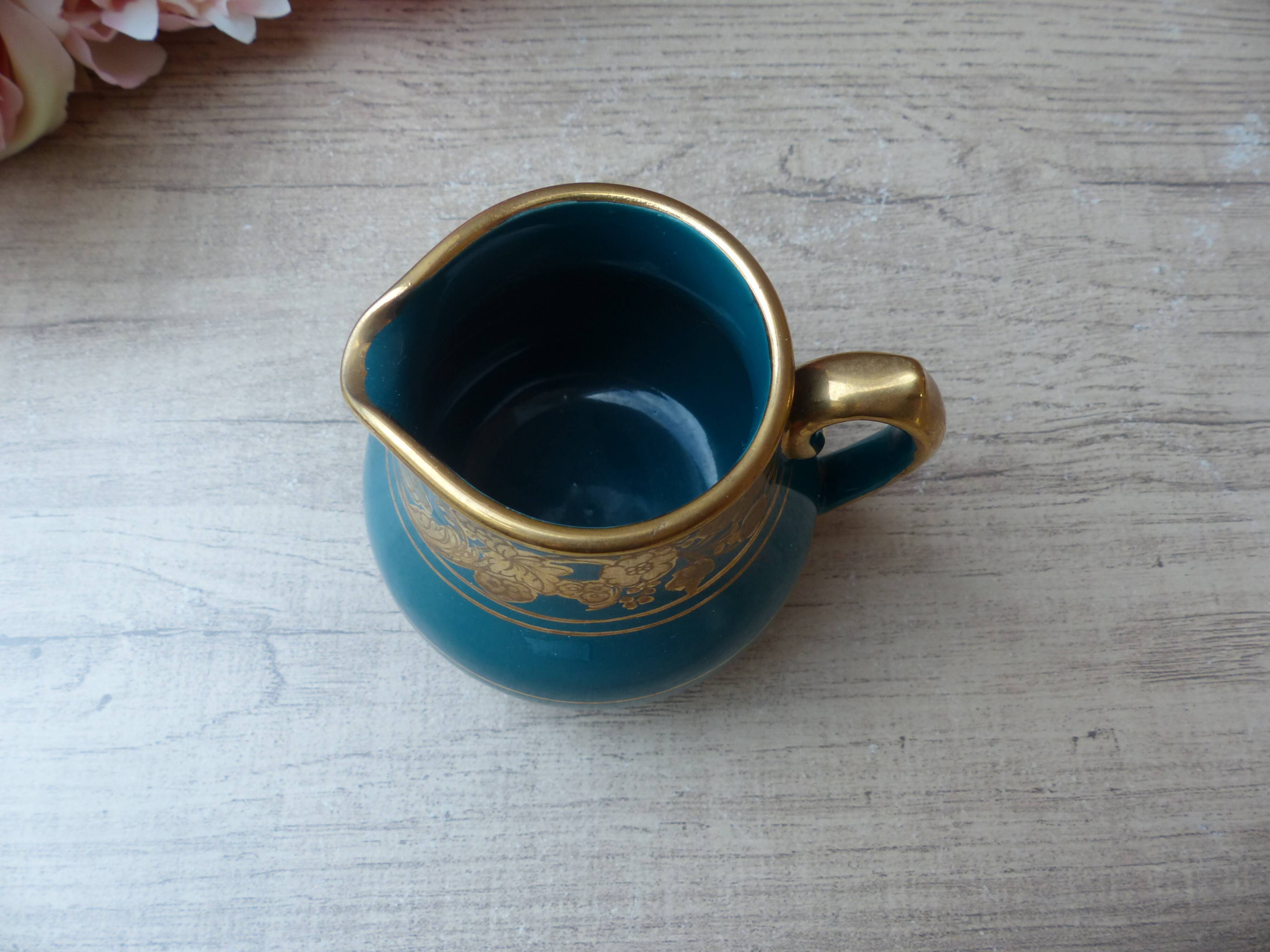 Old small Sadler cream pot in blue green ceramic with gold pattern, English creamer milk pot