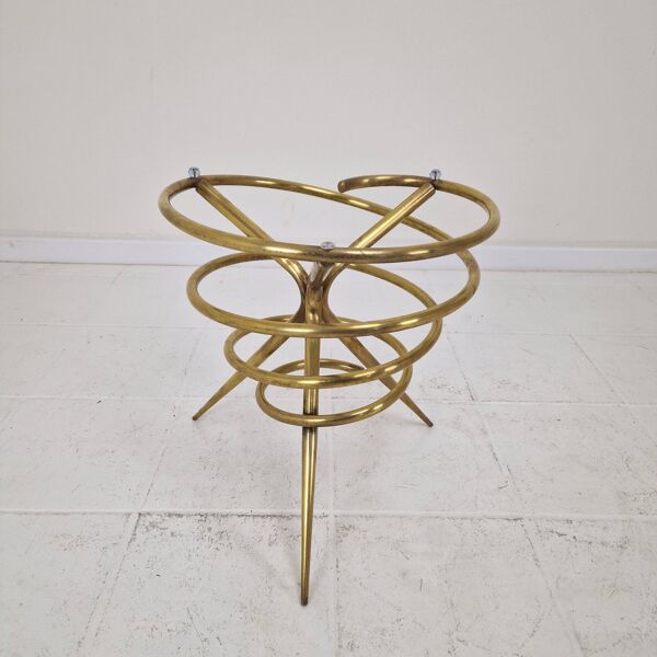 Table d'appoint italienne élégante du milieu du siècle avec base en laiton sculpturale, années 1970