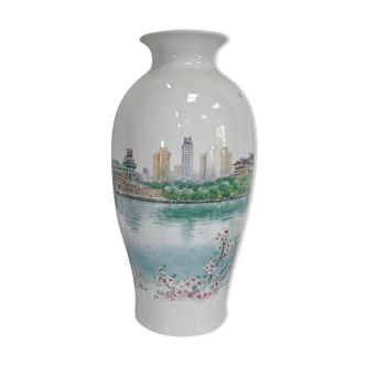 Vase en porcelaine du Japon - XXe