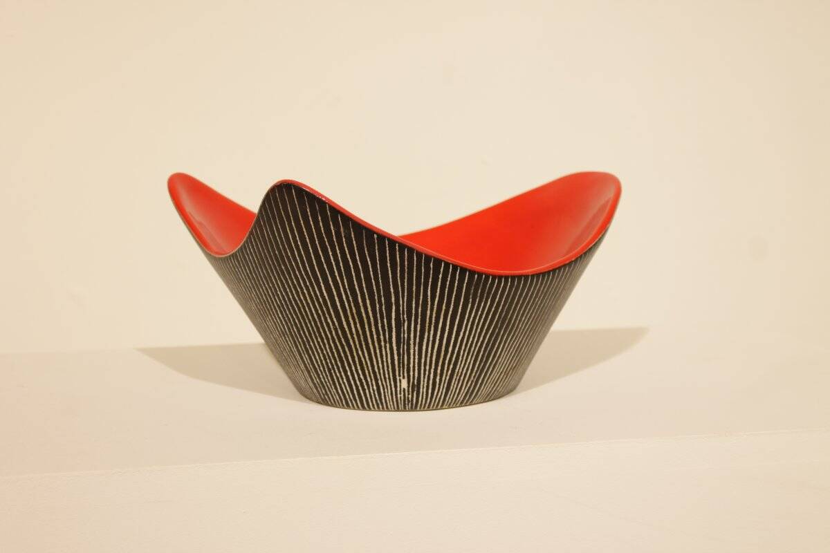 Large ceramic bowl by Jean de Lespinasse