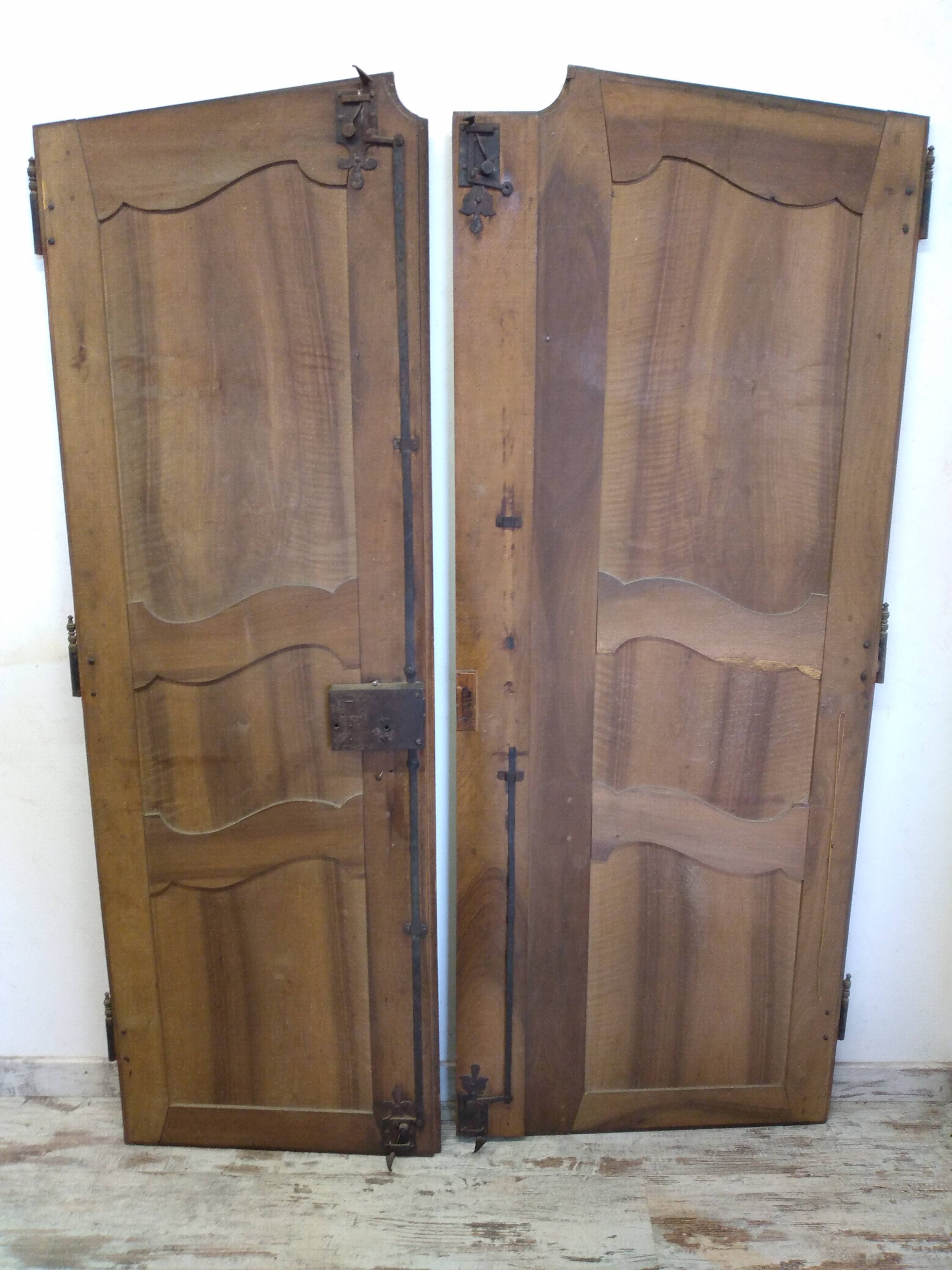 Doors with hinges