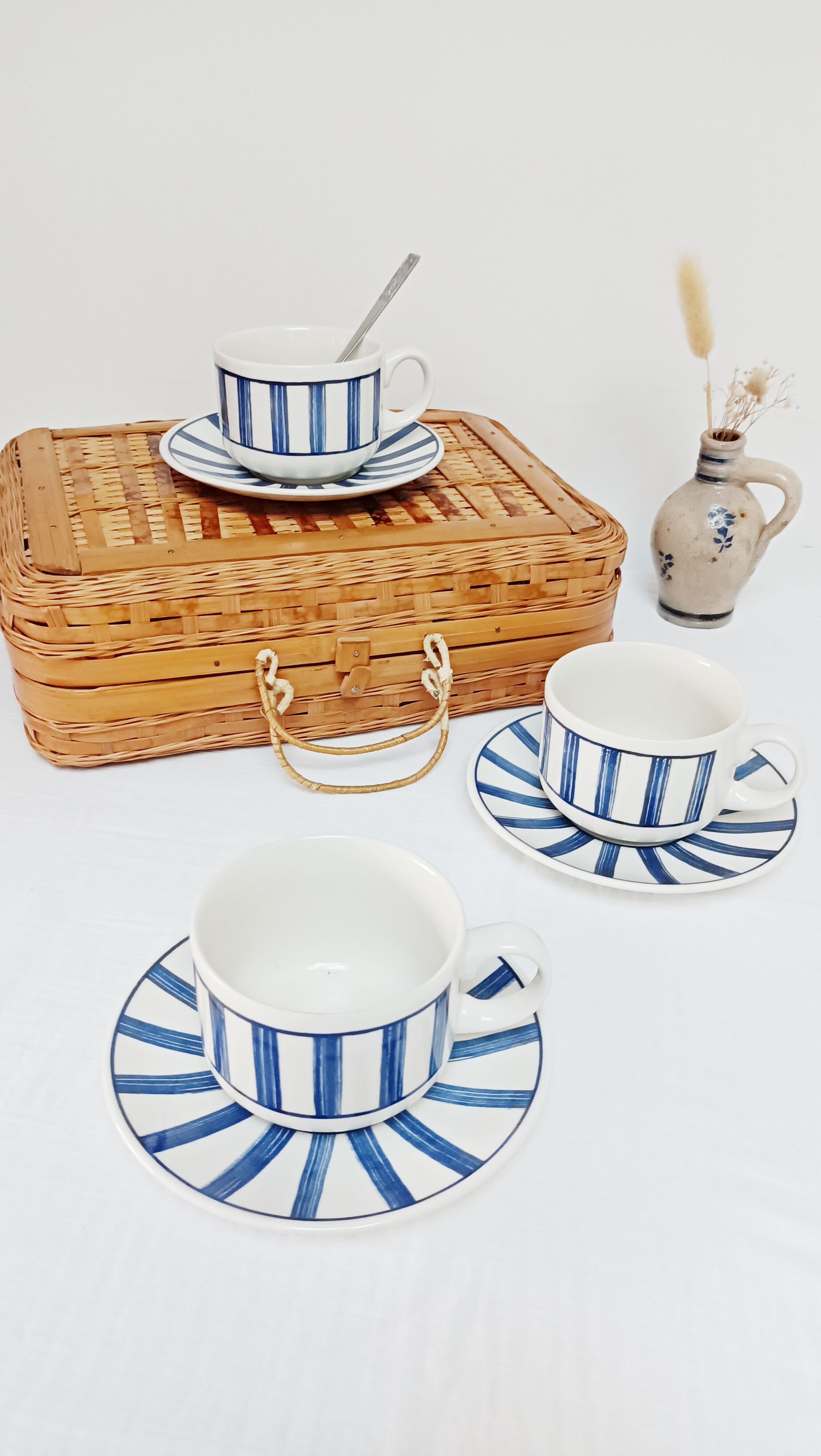 Set of 3 Churchill English cups with blue stripes