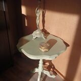 Guéridon en bois patiné à l'ancienne