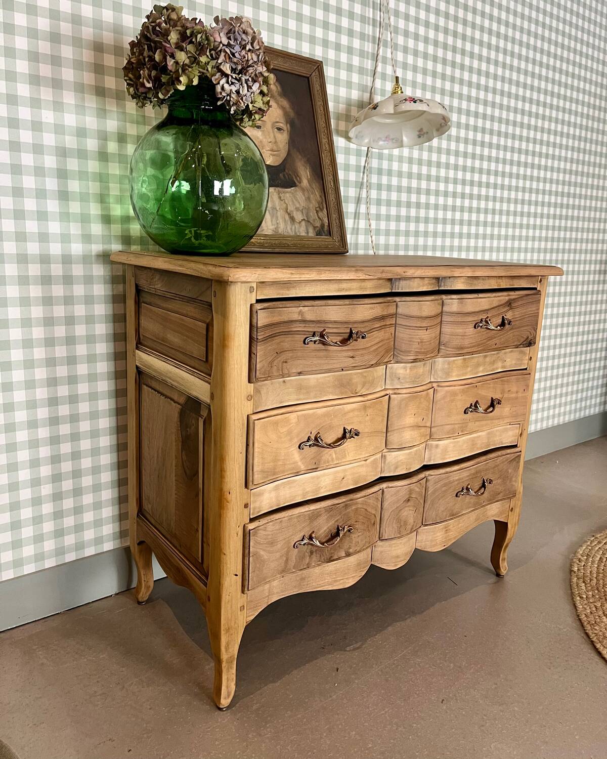 Shabby chic chest of drawers
