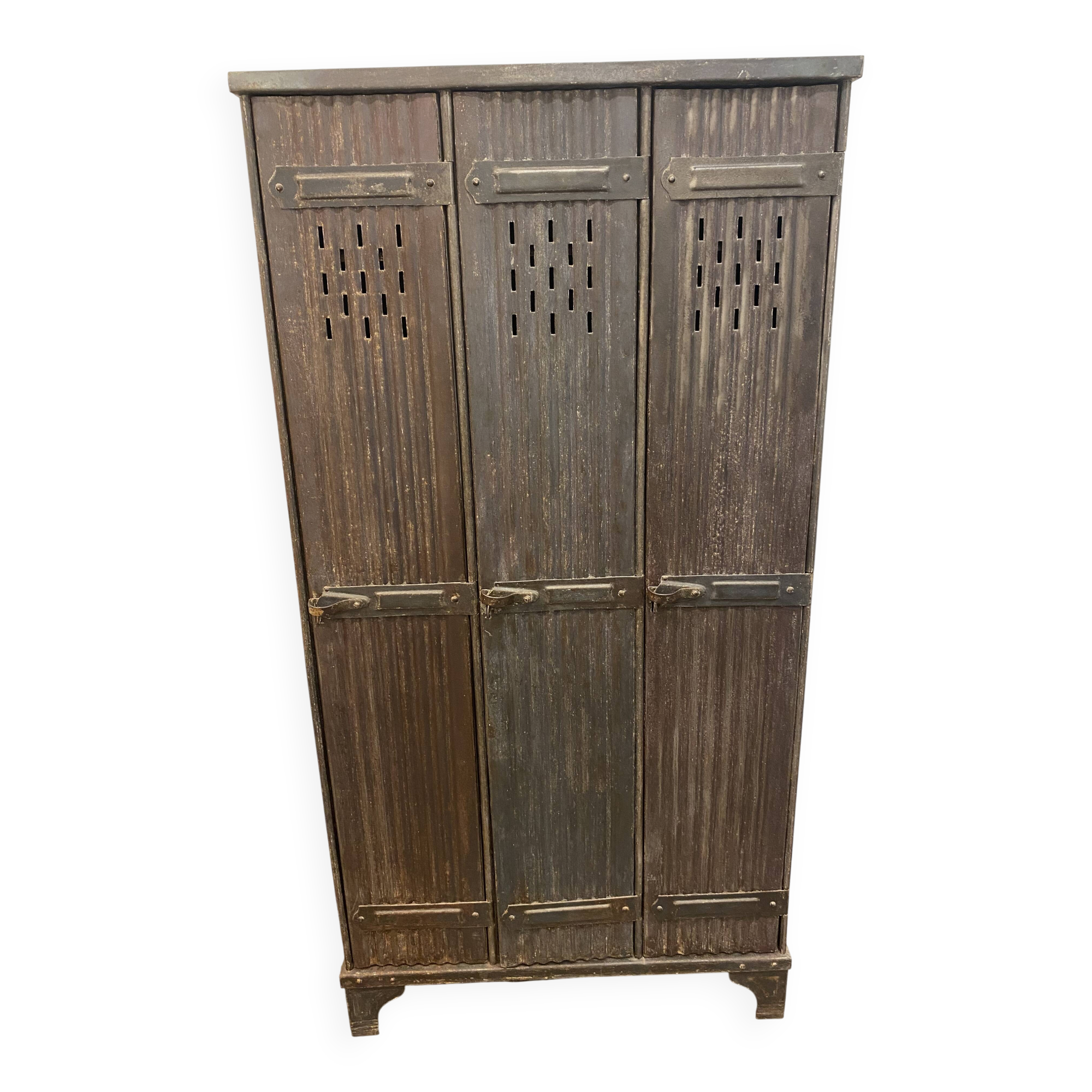 Stratford 1920 three-door wardrobe