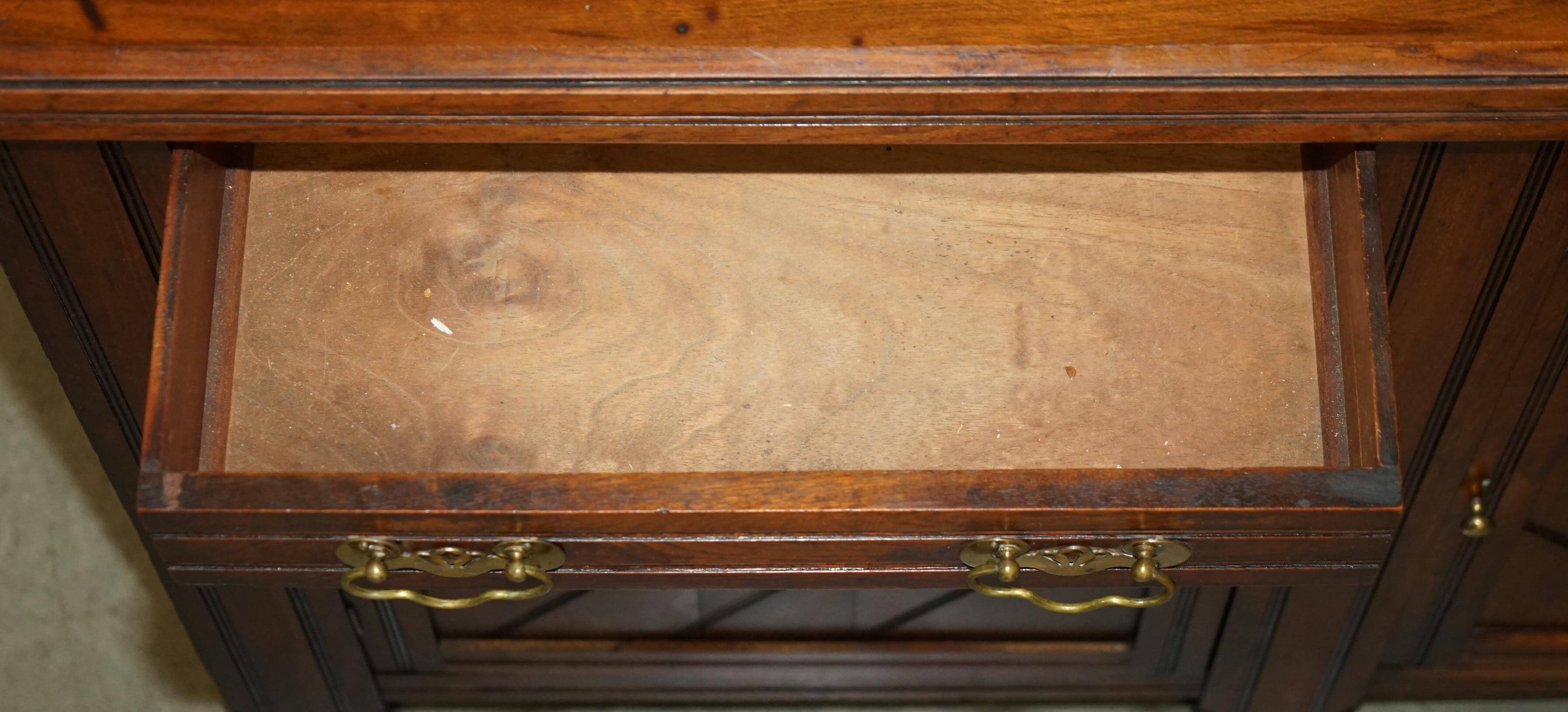 Victorian English oak rustic buffet circa 1880 with drawers.