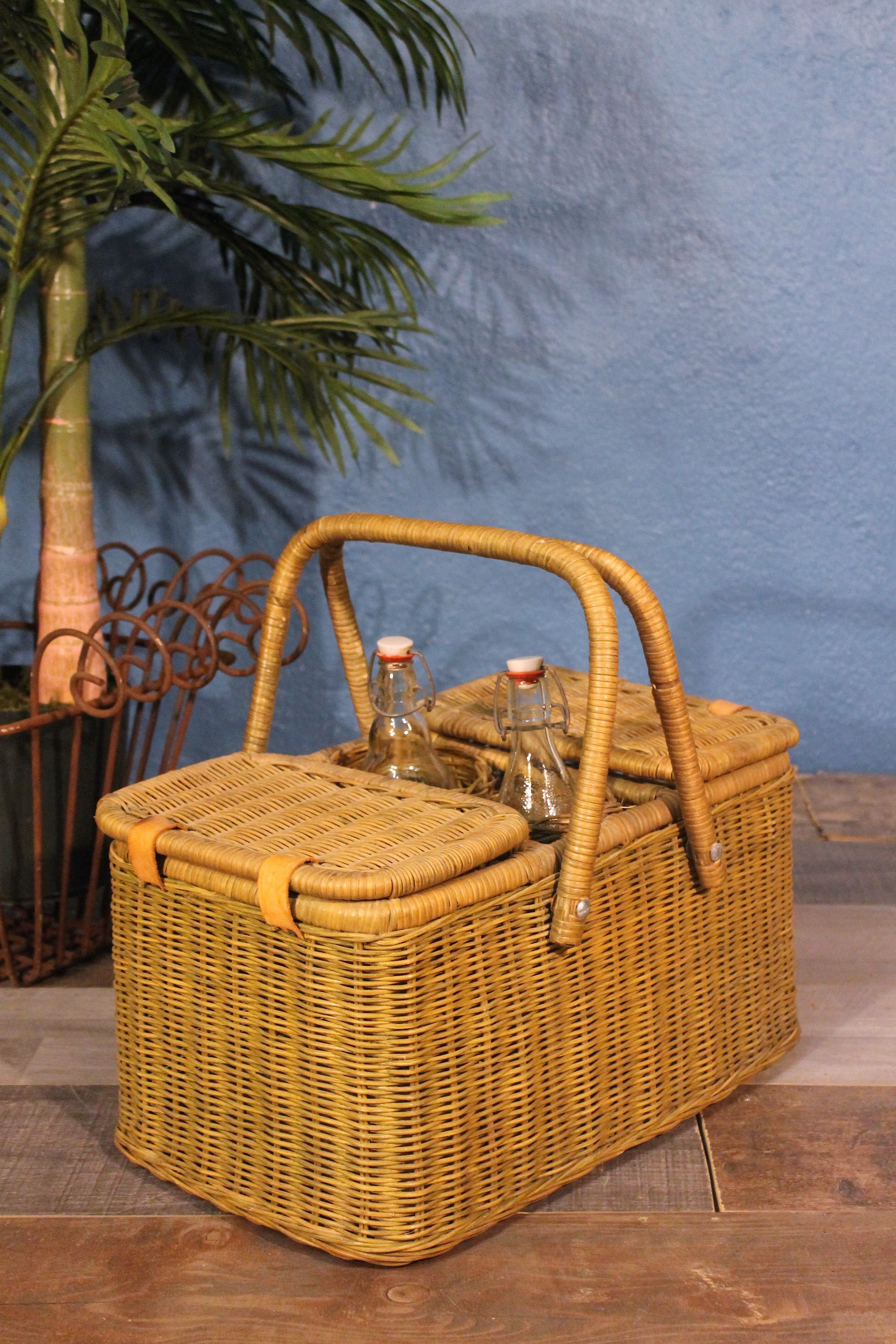 Picnic basket 1950s