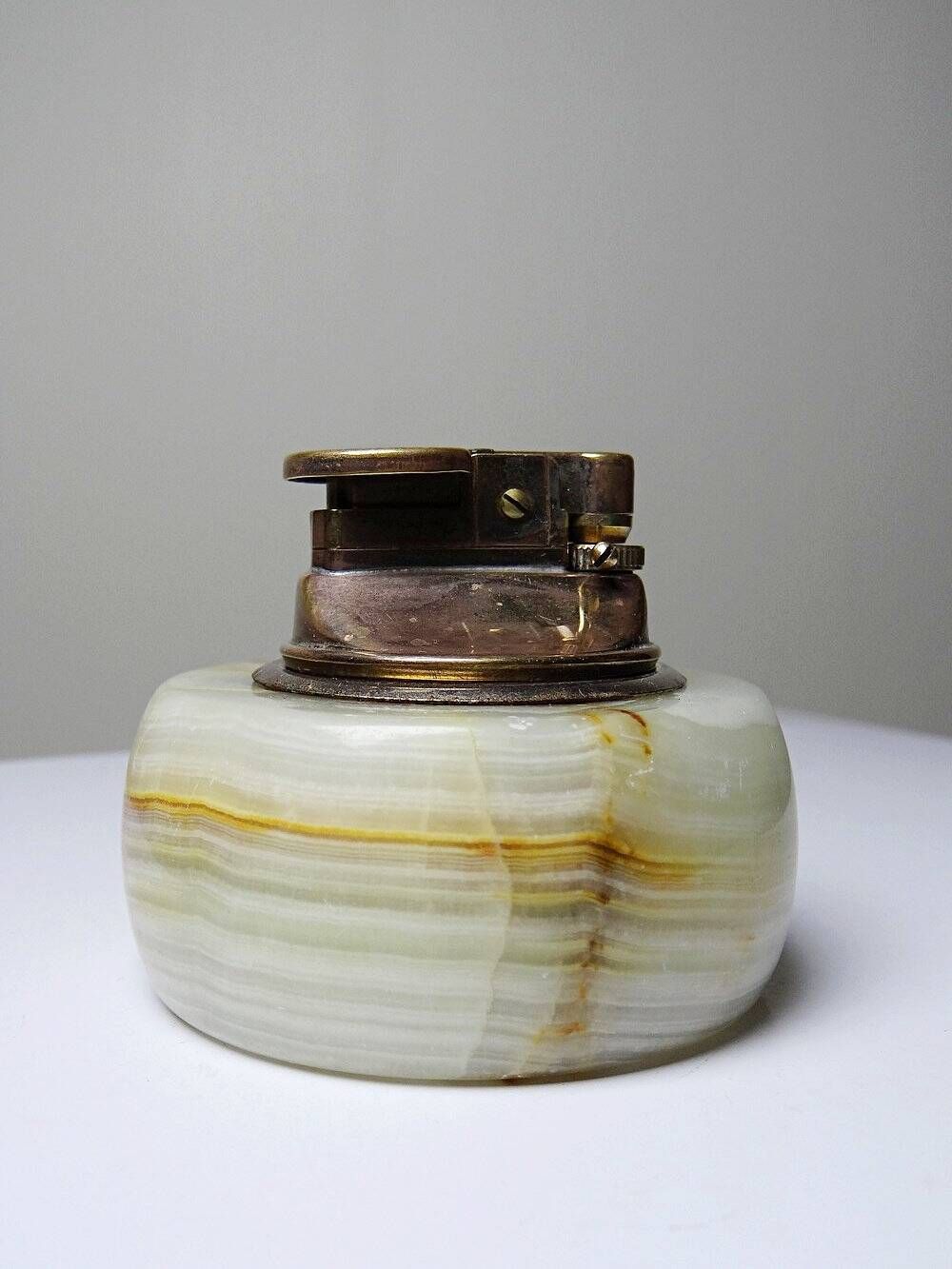 Small vintage copper and onyx table lighter, gold-plated metal and copper, 1960s-1970s