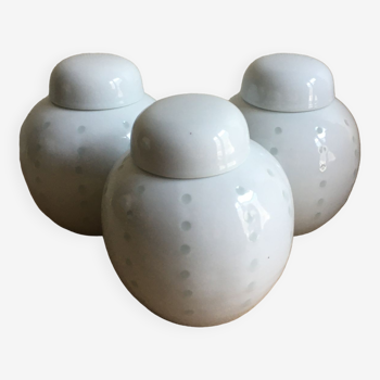 Set of 3 porcelain pots