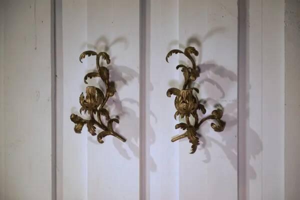 Pair of floral wall sconces in gilt steel, 1960s