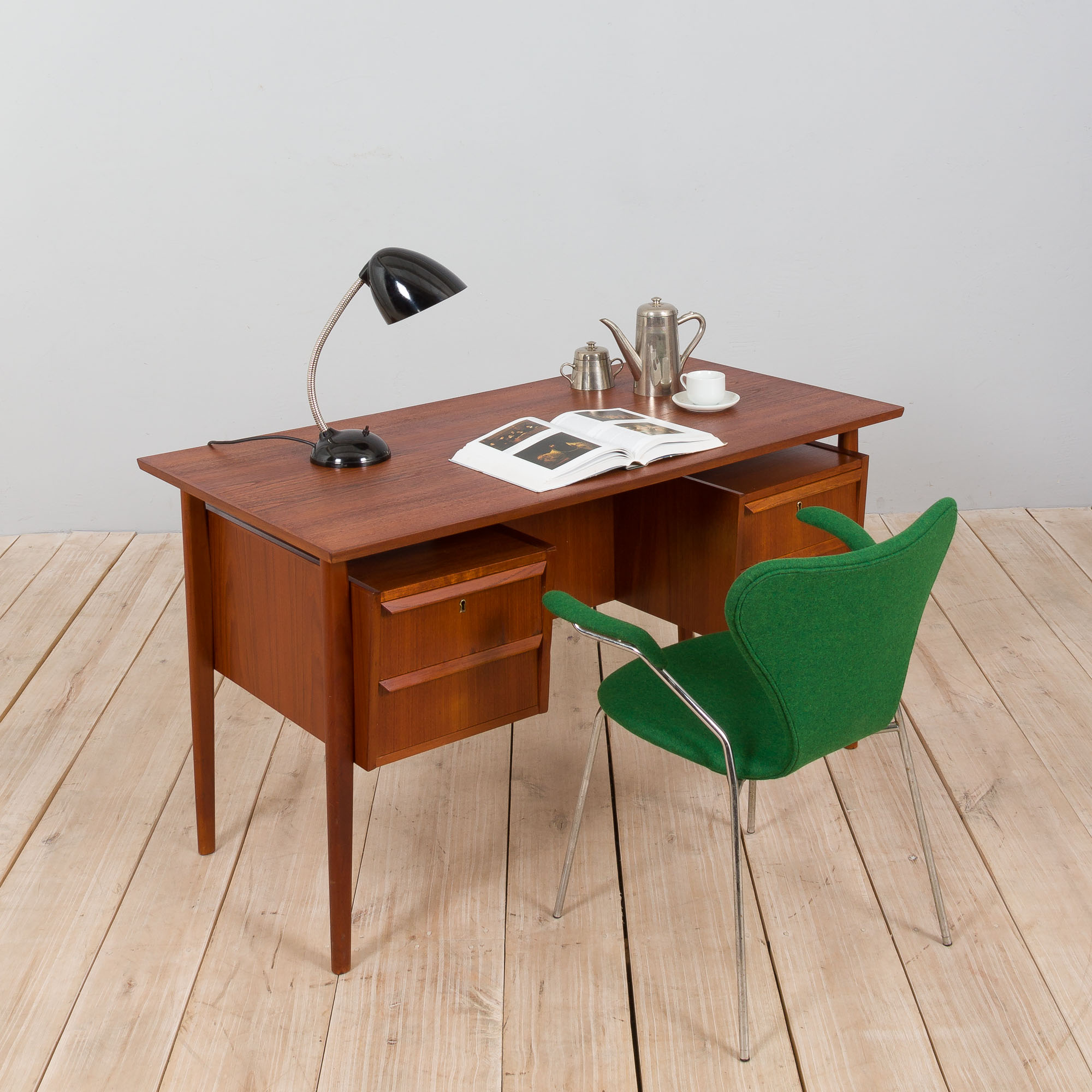 Danish mid century modern teak desk in teak with 4 drawers, 1960s