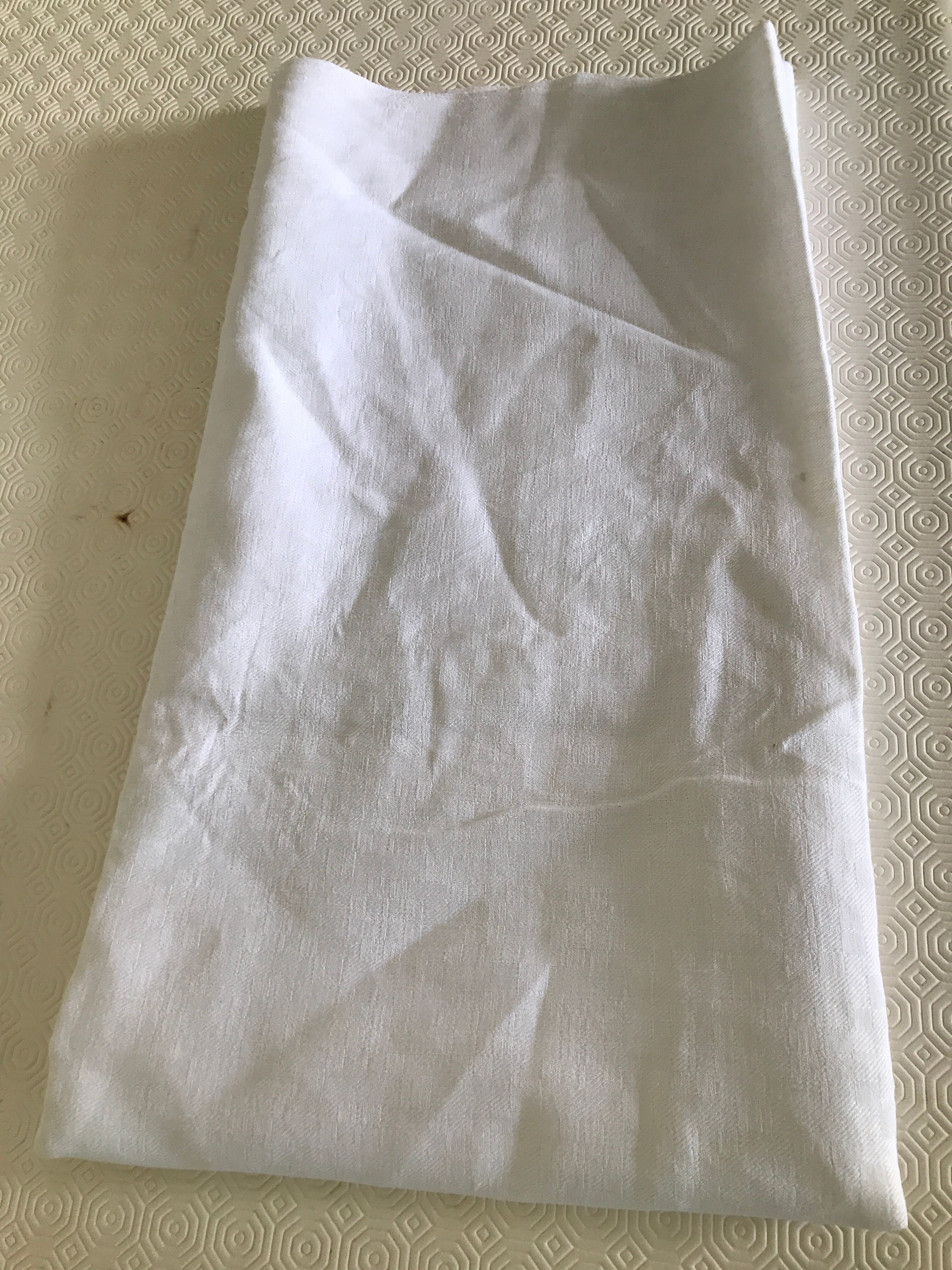 Nappe and 12 vintage embroidered towel