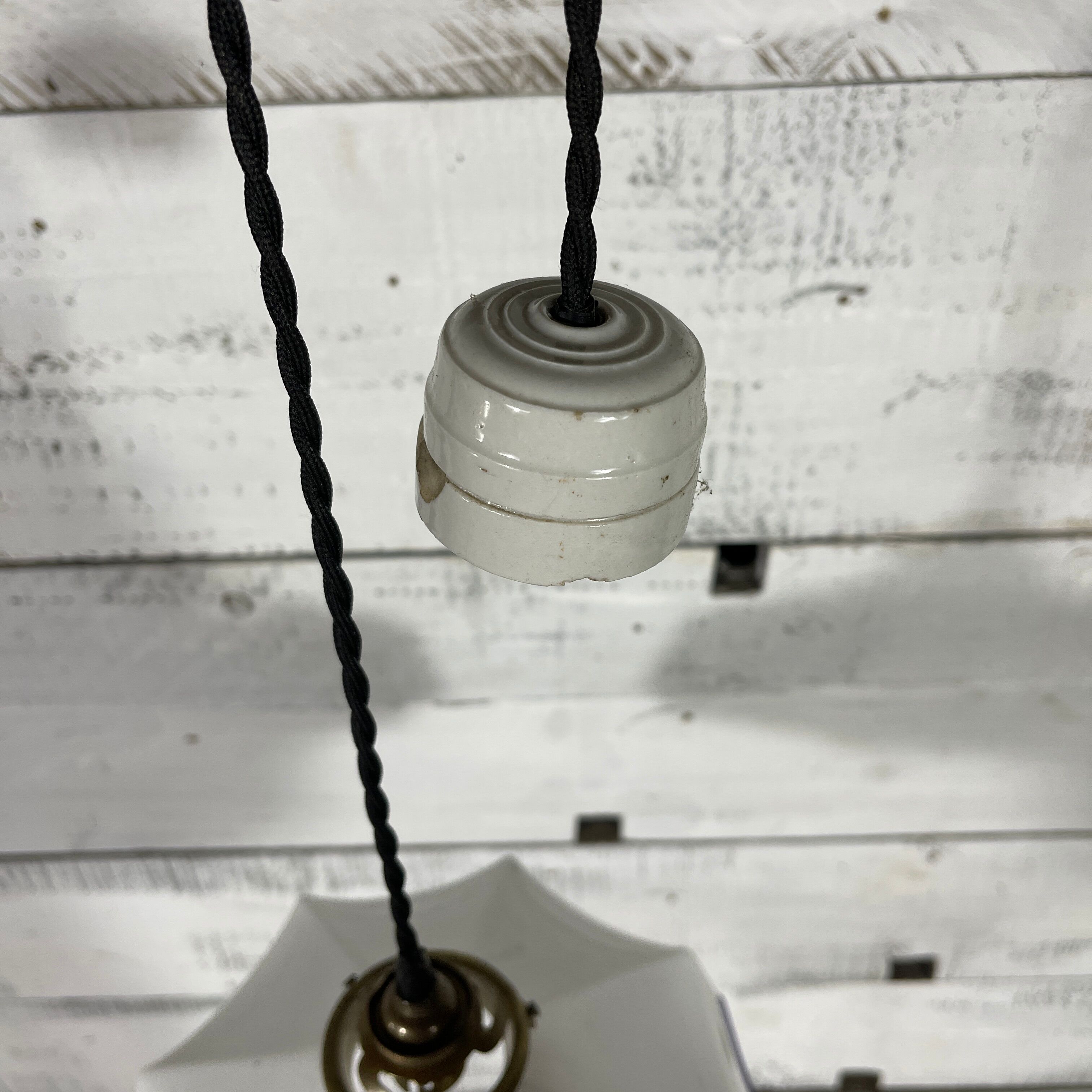 Opaline suspension
