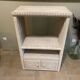 Meuble vintage en osier blanc