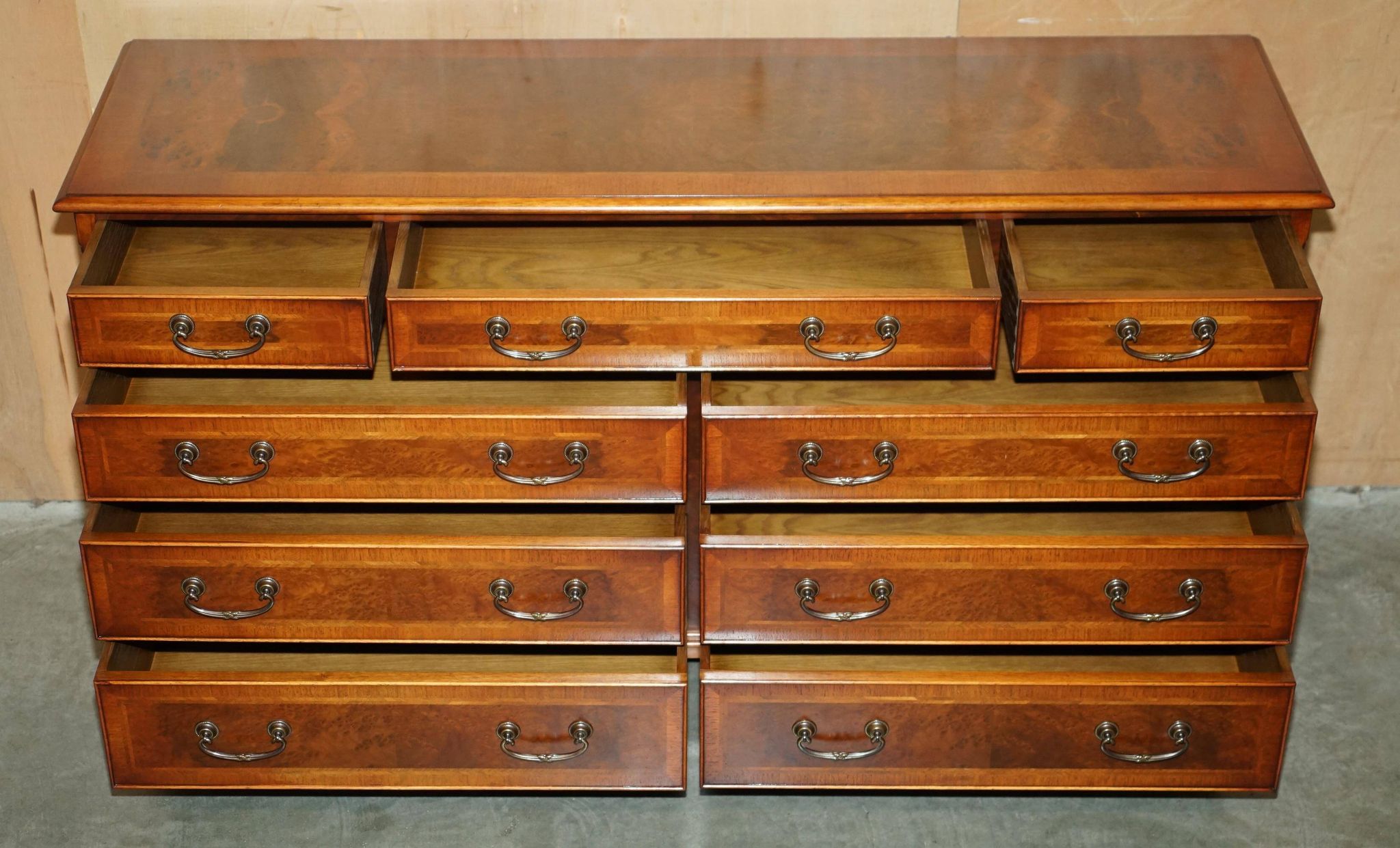 Buffet en noyer Burr & Burl avec patine