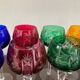 Série de 10 verres anciens multicolores en cristal ciselé