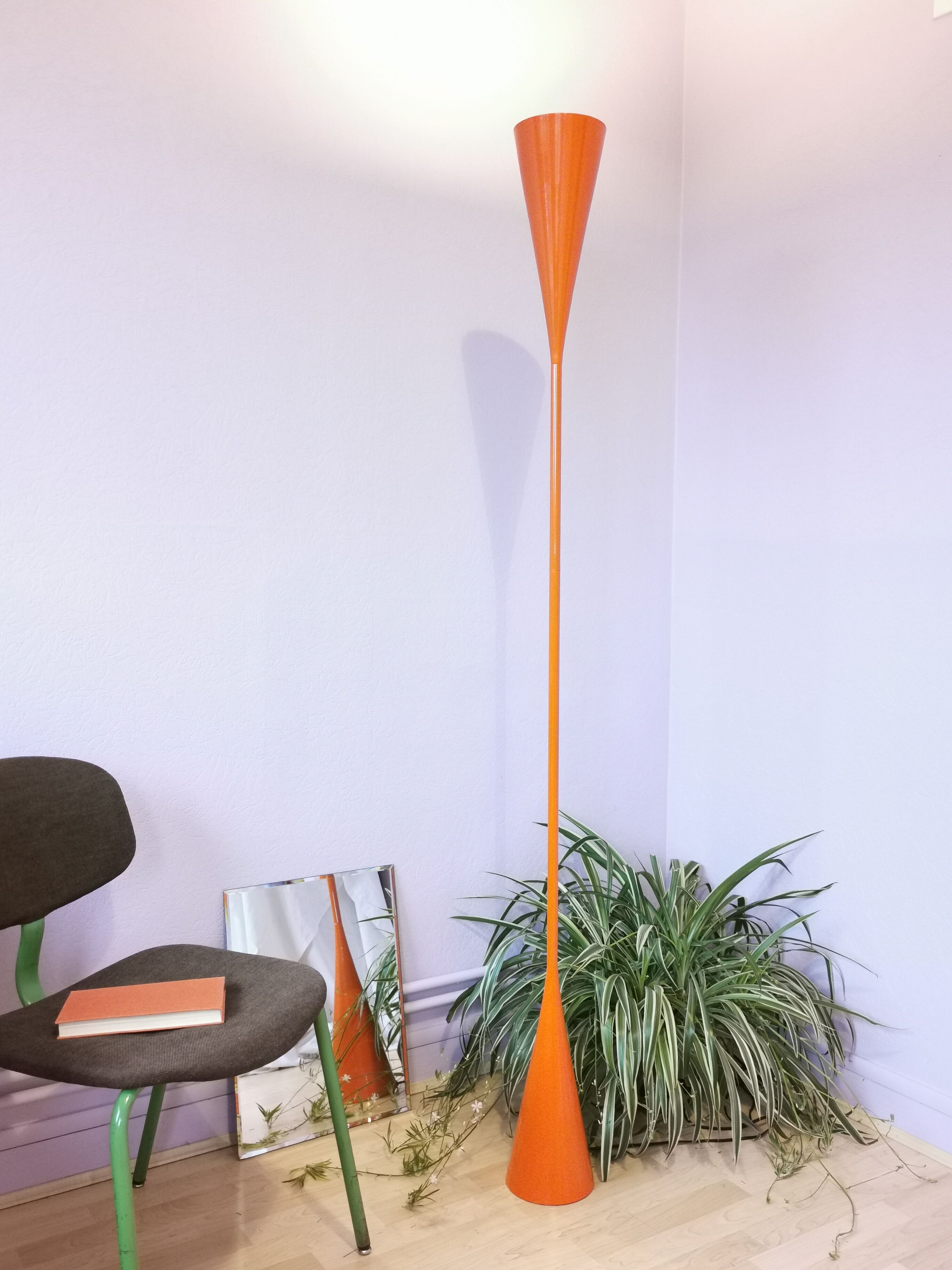 Lampadaire orange sablier postmoderne 1980