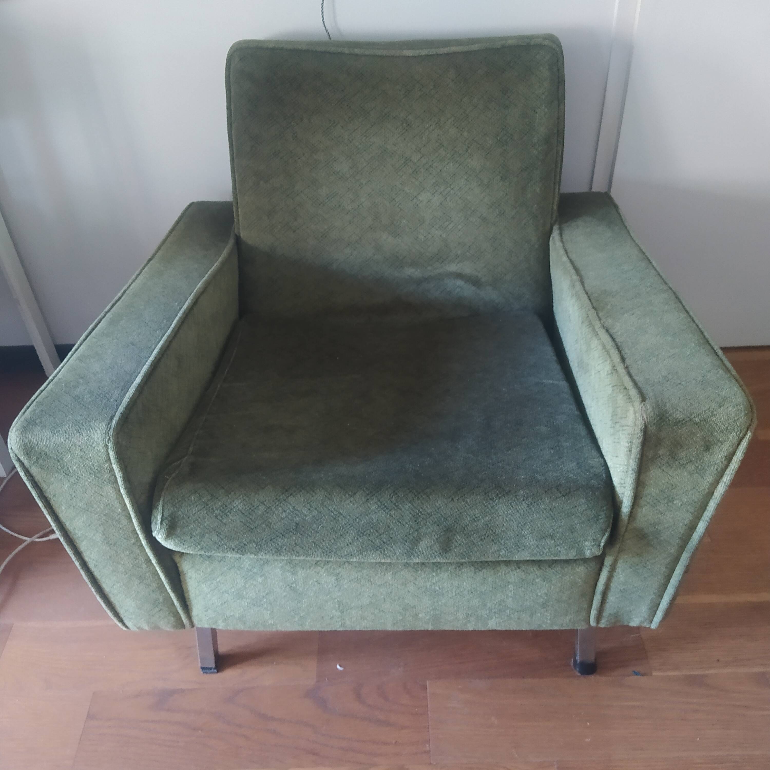 Pair of vintage green velvet armchairs from 1960 with metal legs