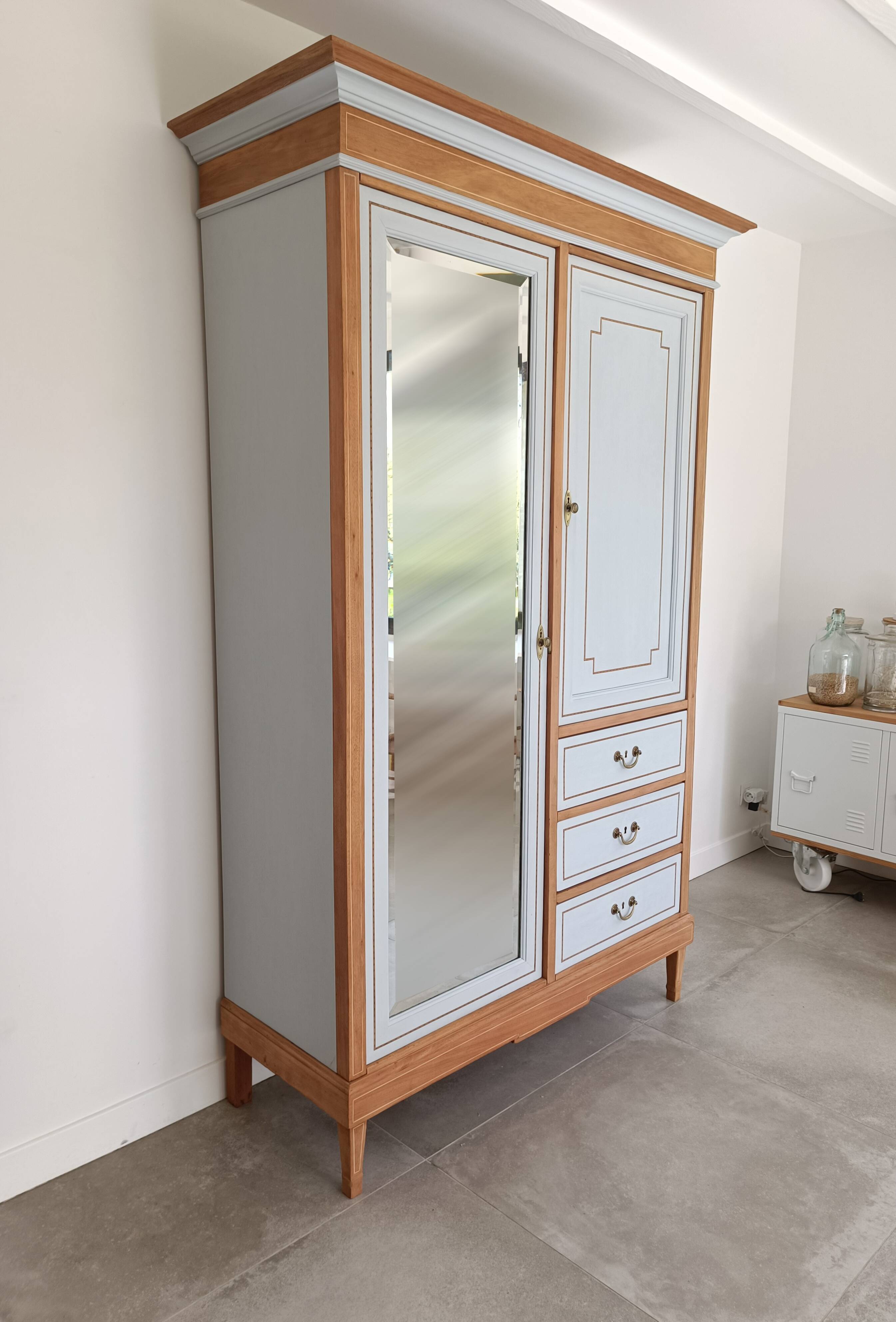 Family wardrobe, marquetry net, early 20th century.