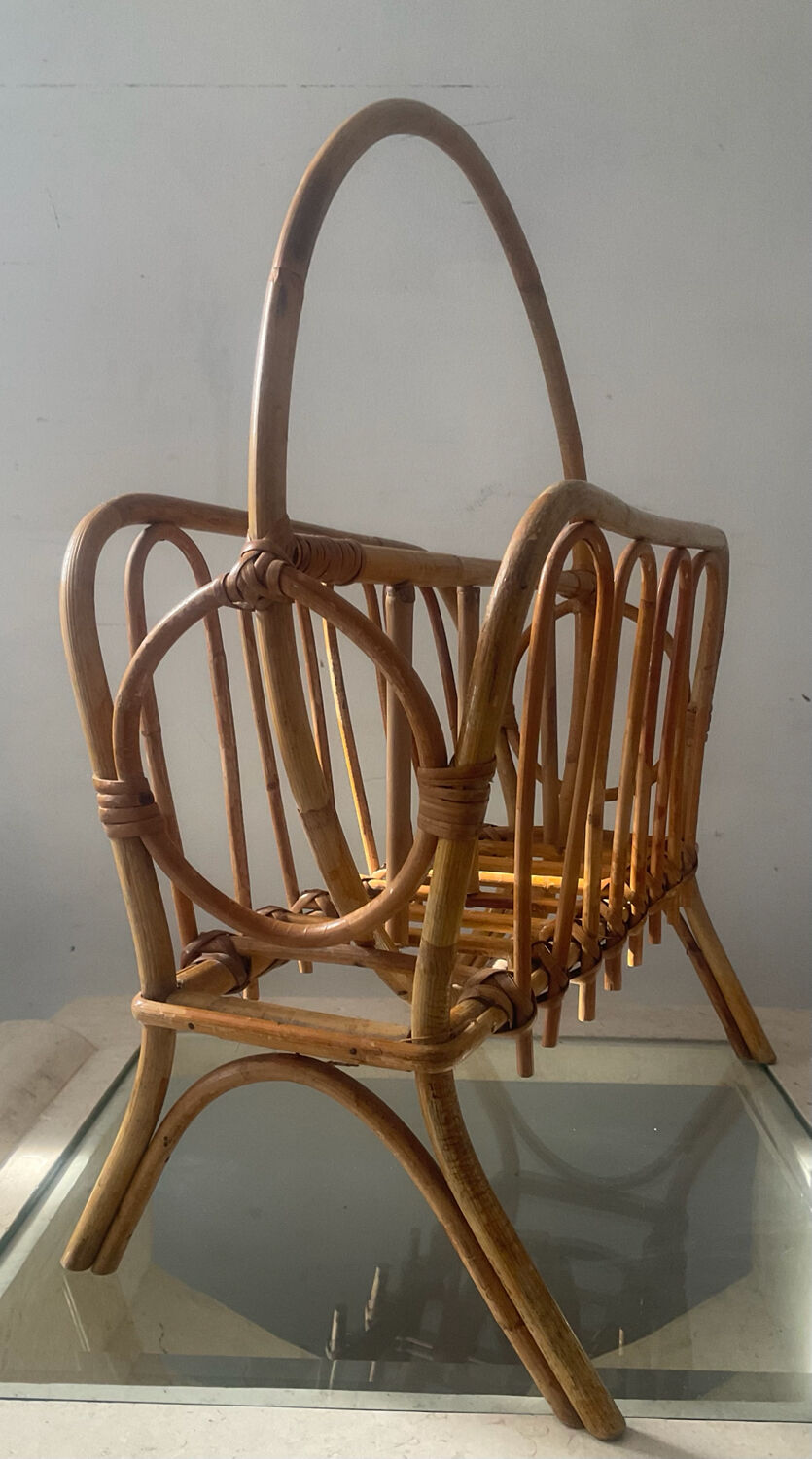 Porte revue vintage en rotin