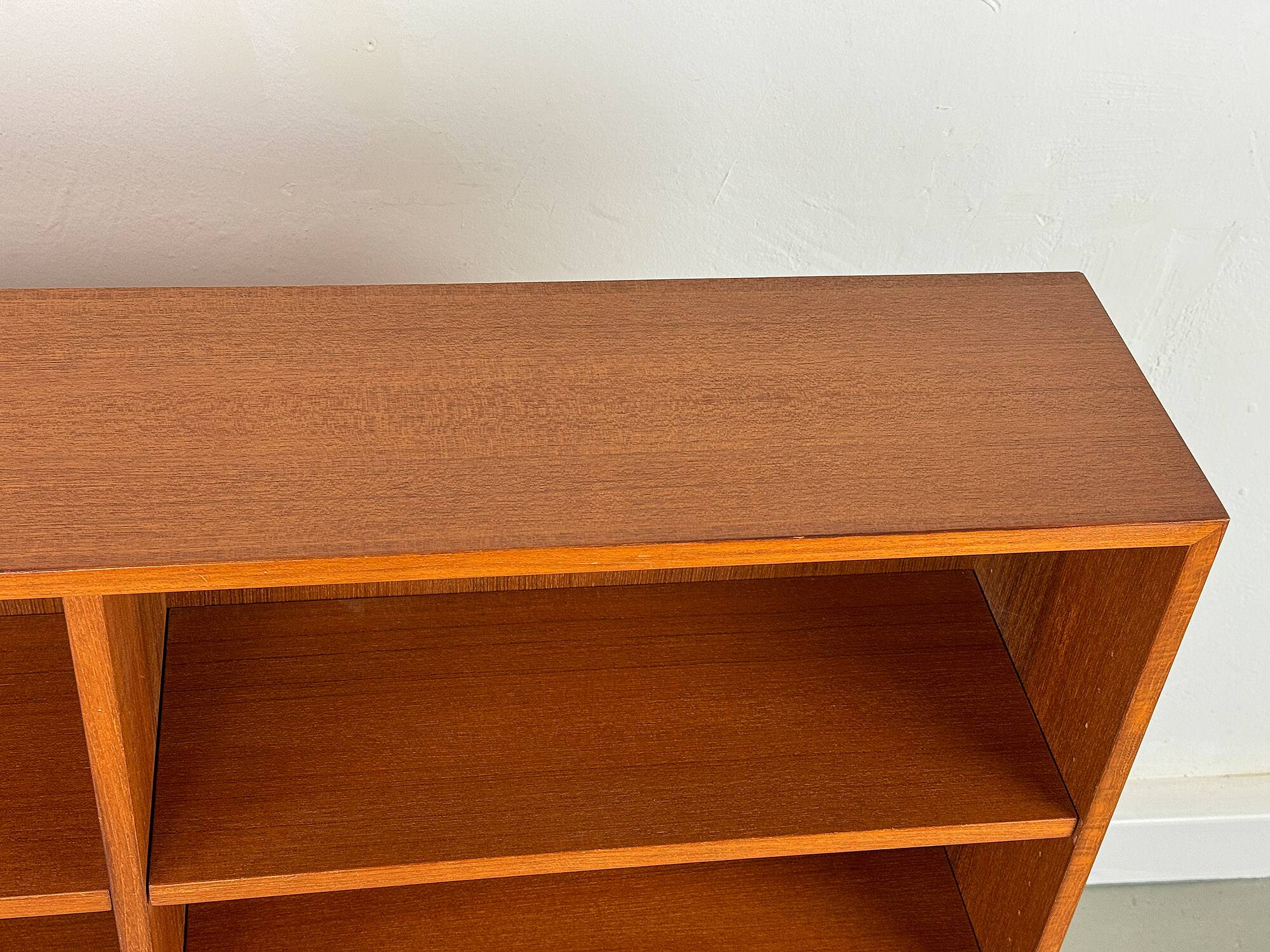 Bibliothèque en teck, années 1960