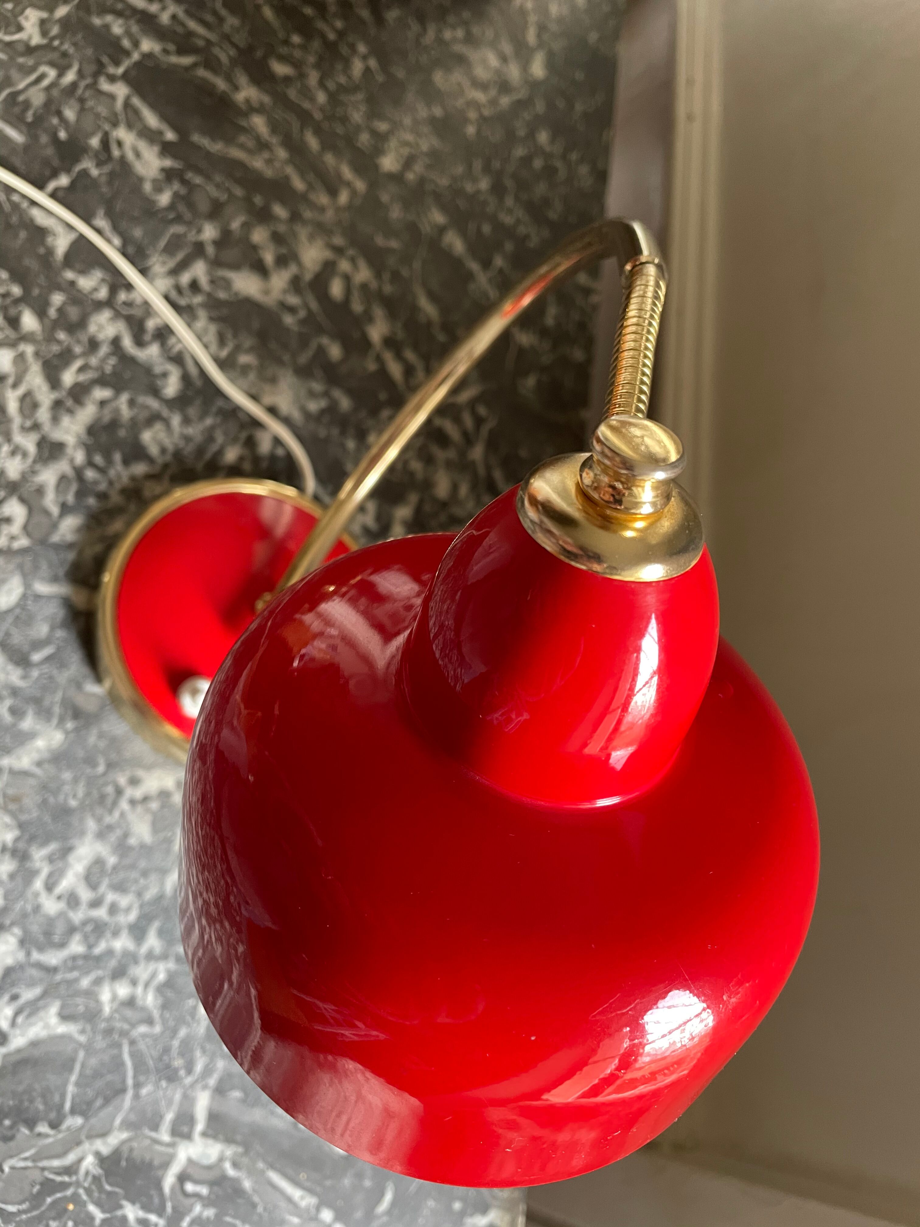 Lampe métal laquée rouge et doré 60’S