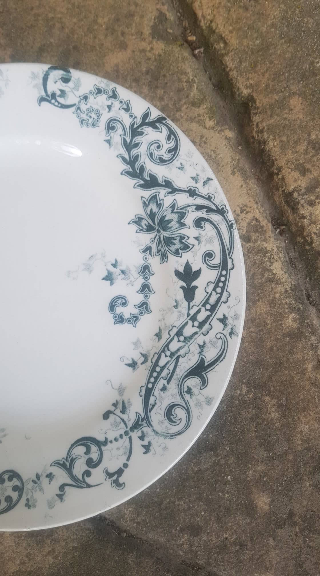 Plate in Iron Earth HB&Cie model Sévigné