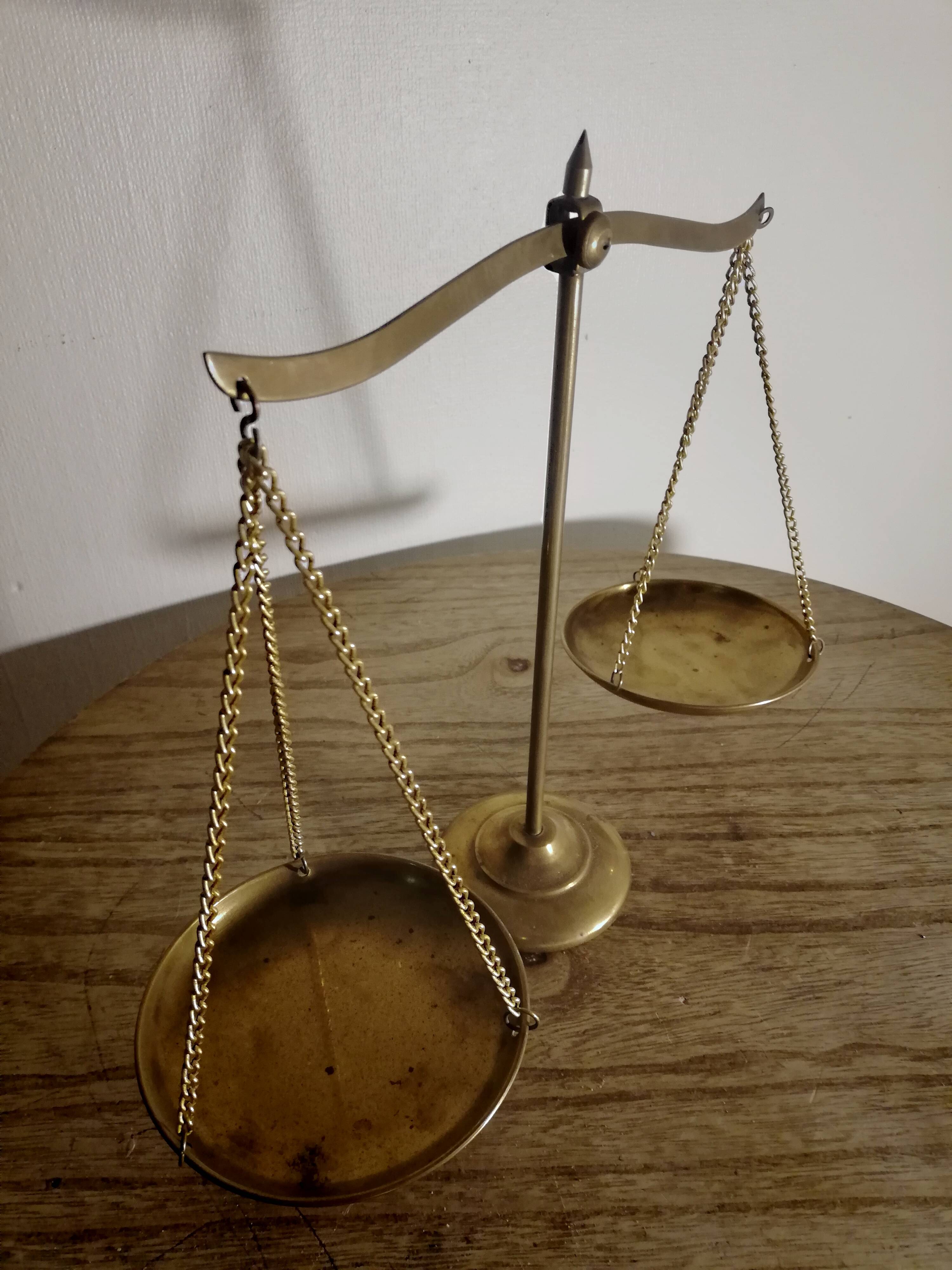 Gold metal trebuchet scale