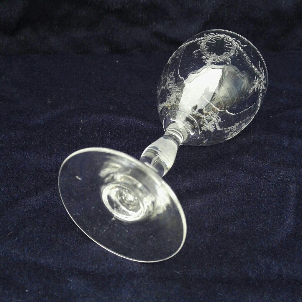 Verres à vin blanc cristal baccarat frise noeuds rubans